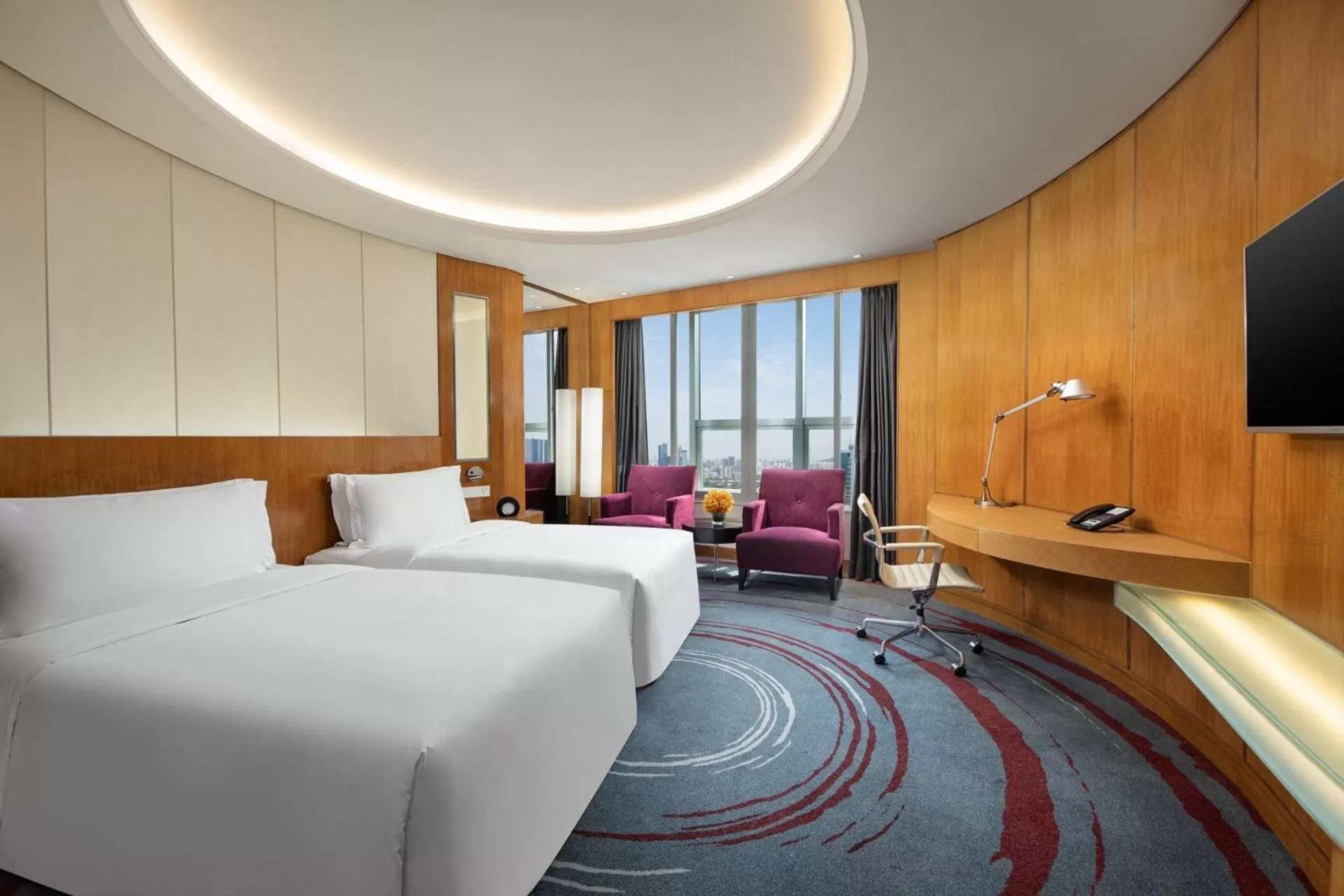 Photo of the whole room, Bed in Crowne Plaza Shenzhen Futian, Near to Shenzhen Convention&Exhibition Centre, Shenzhen Stock Exchange and Shenzhen Civic Center, Outdoor Heated Pool