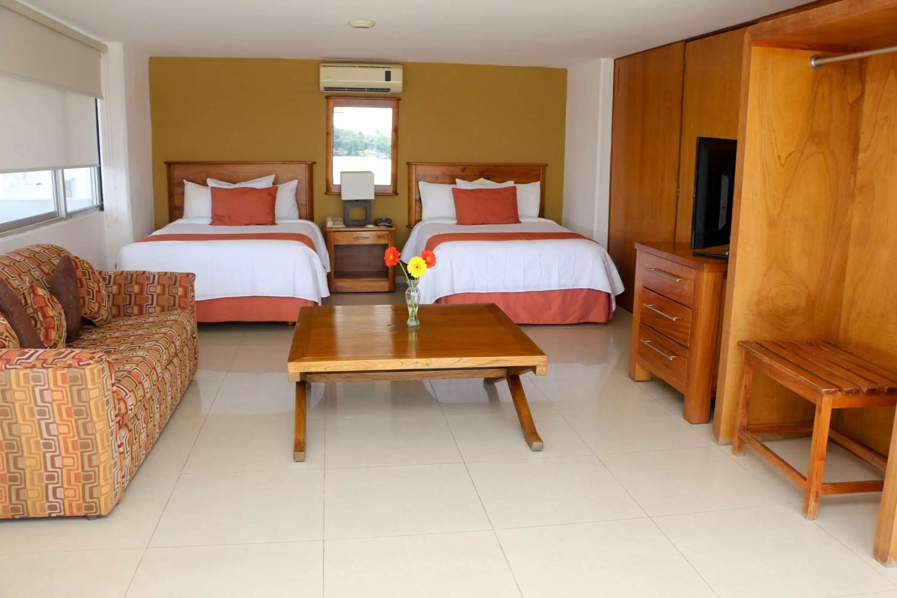 Photo of the whole room, Bed in Best Western Riviera Tuxpan