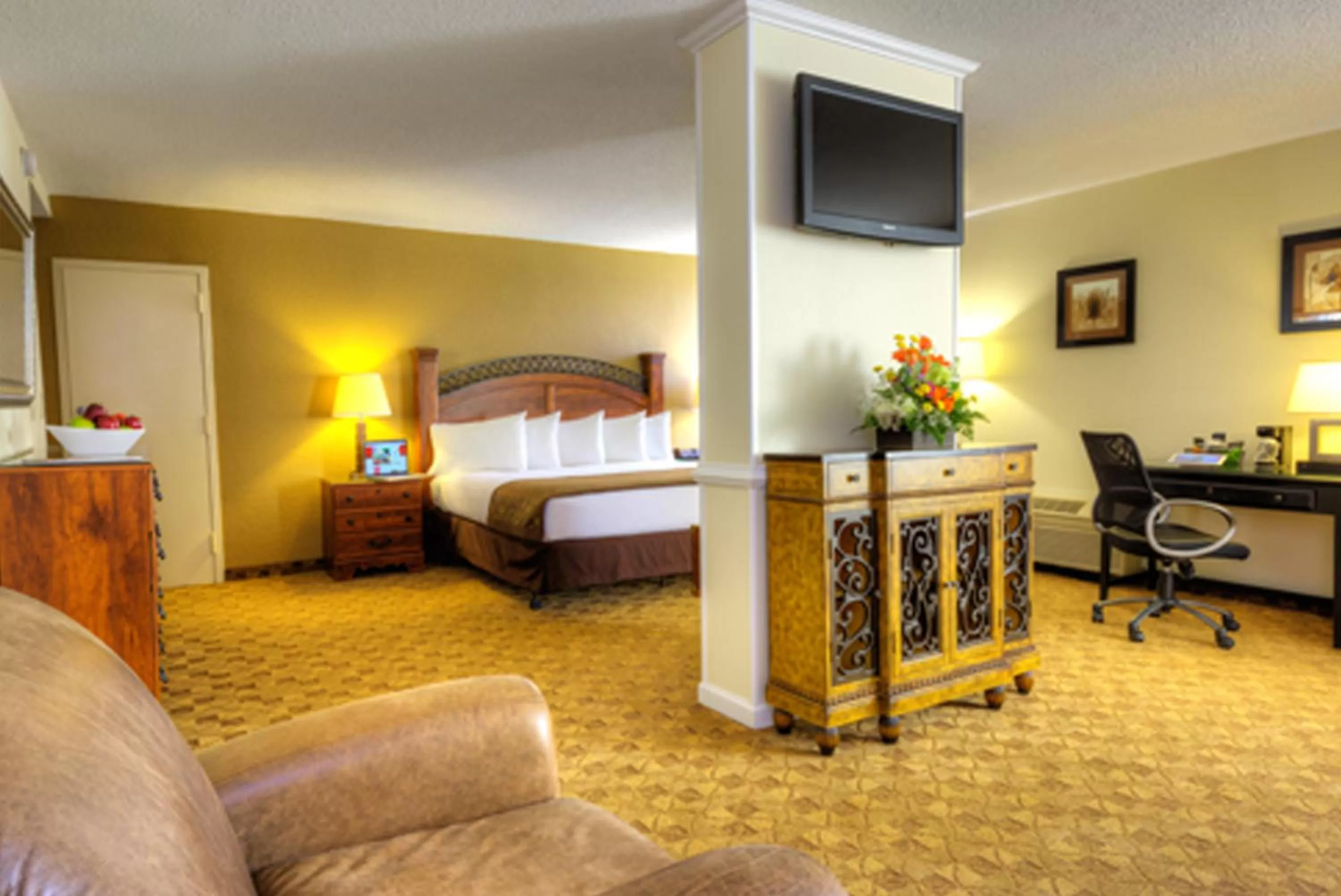 Deluxe King Suite - Non-Smoking in Village Inn Clemmons-Winston Salem, Trademark by Wyndham