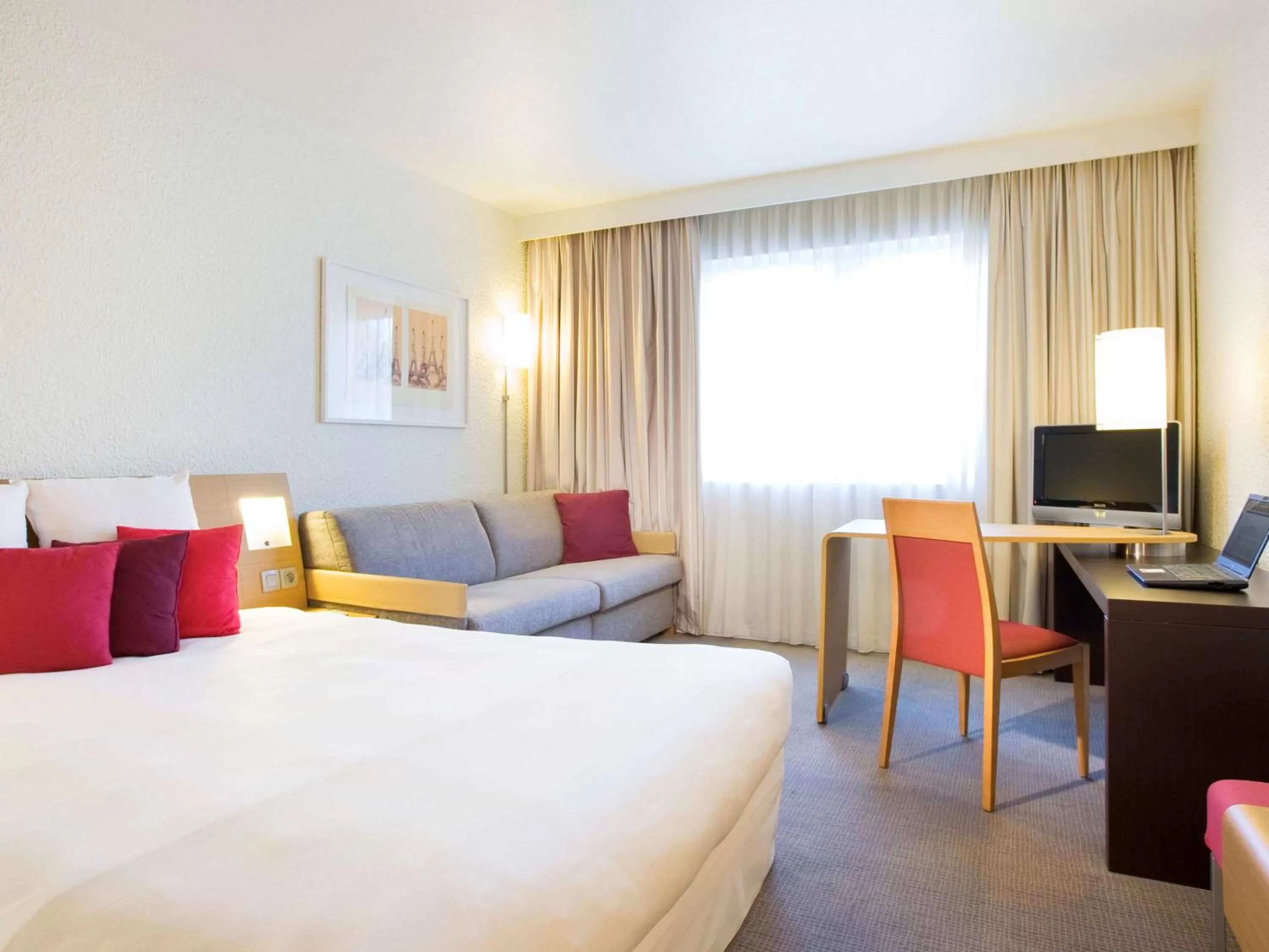 Twin Room with Sofa Bed in Novotel Atria Nimes Centre