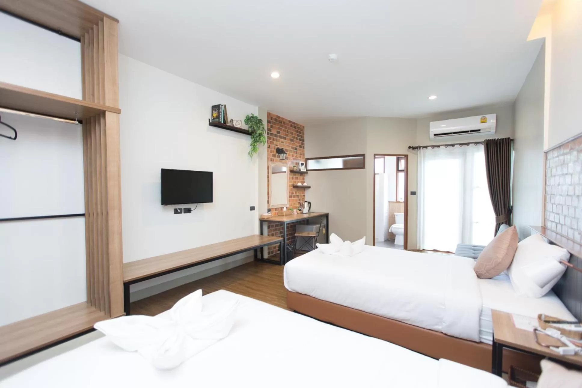 Bed in The Old City Wall Inn