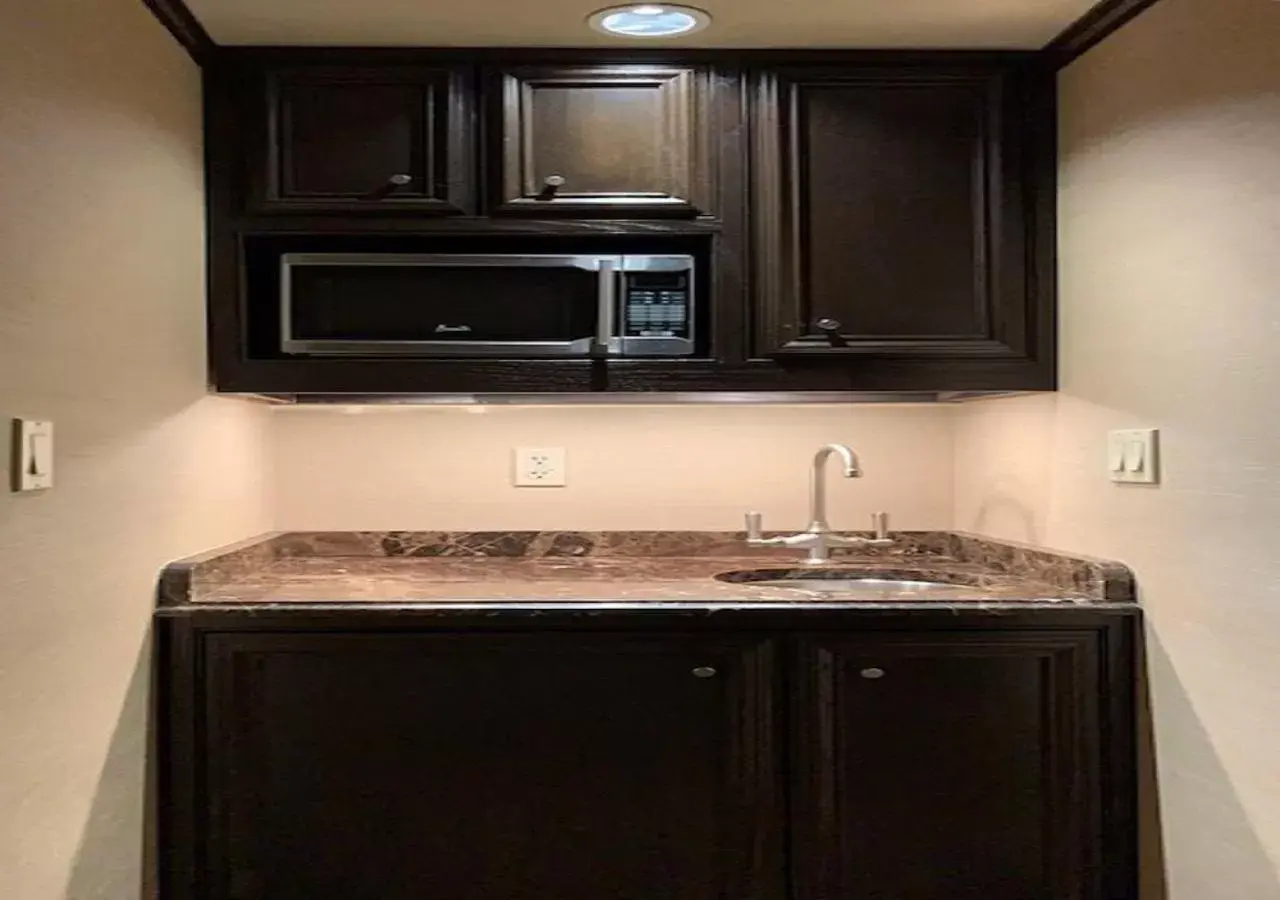 Deluxe Queen Room in The Belvedere Hotel Deluxe Queen Room in The Belvedere Hotel