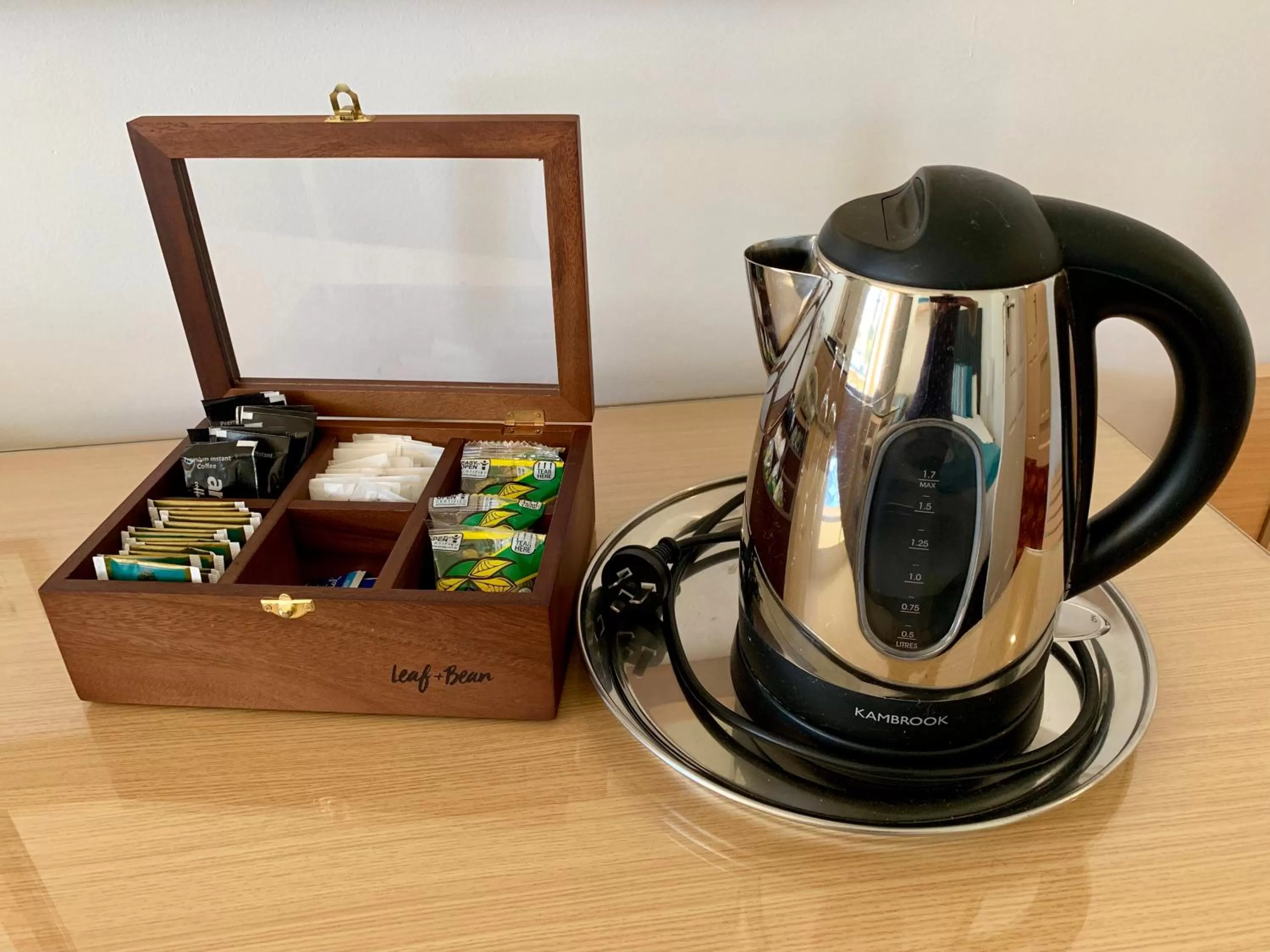 Coffee/tea facilities in Ensenada Motor Inn and Suites