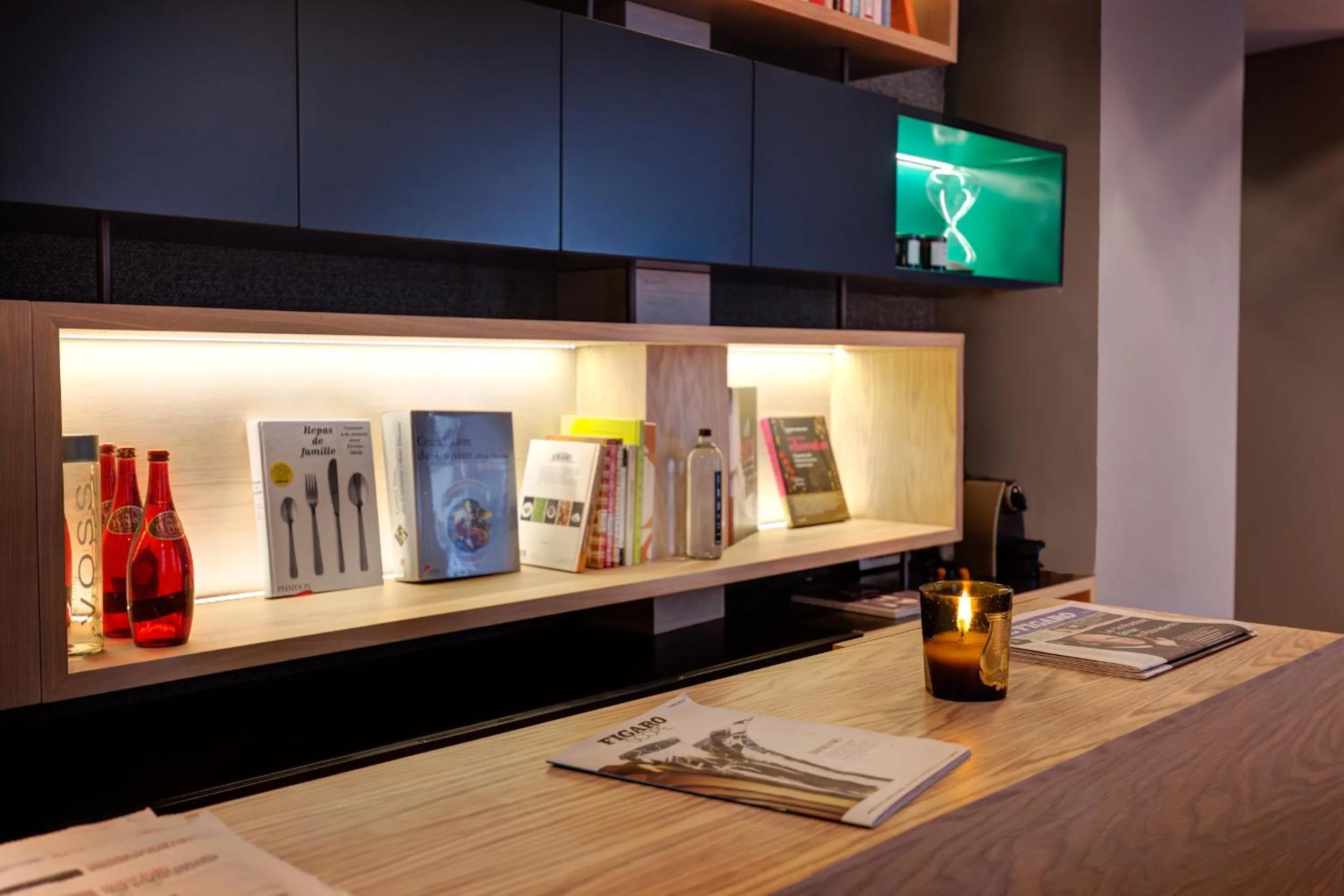 Library in Hôtel Elixir