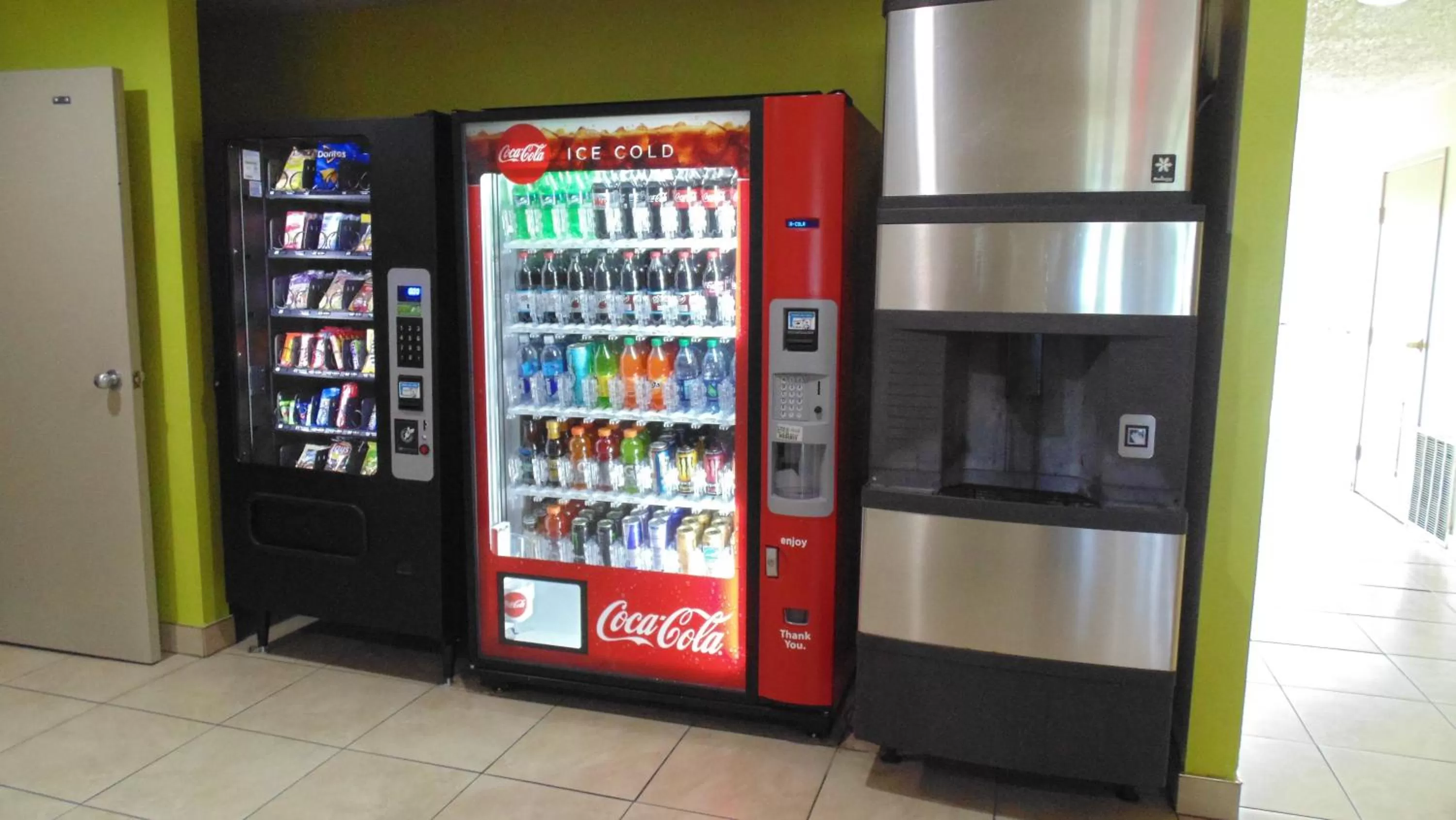 Food and drinks in Super 8 by Wyndham Sapulpa/Tulsa Area