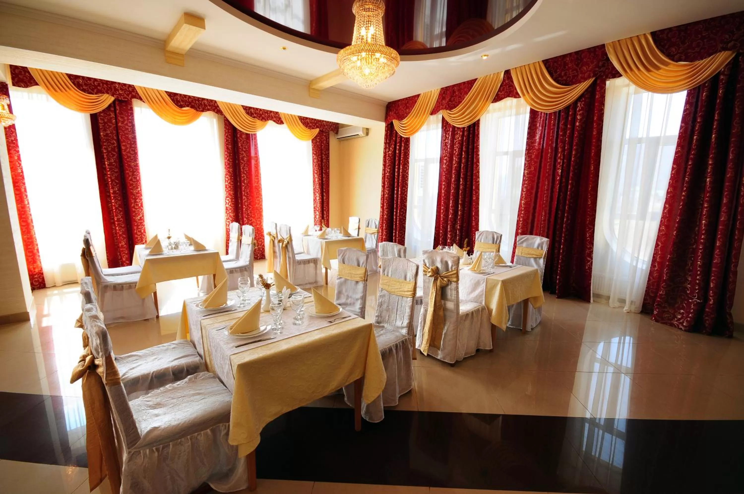 Restaurant/places to eat in Chervona Gora