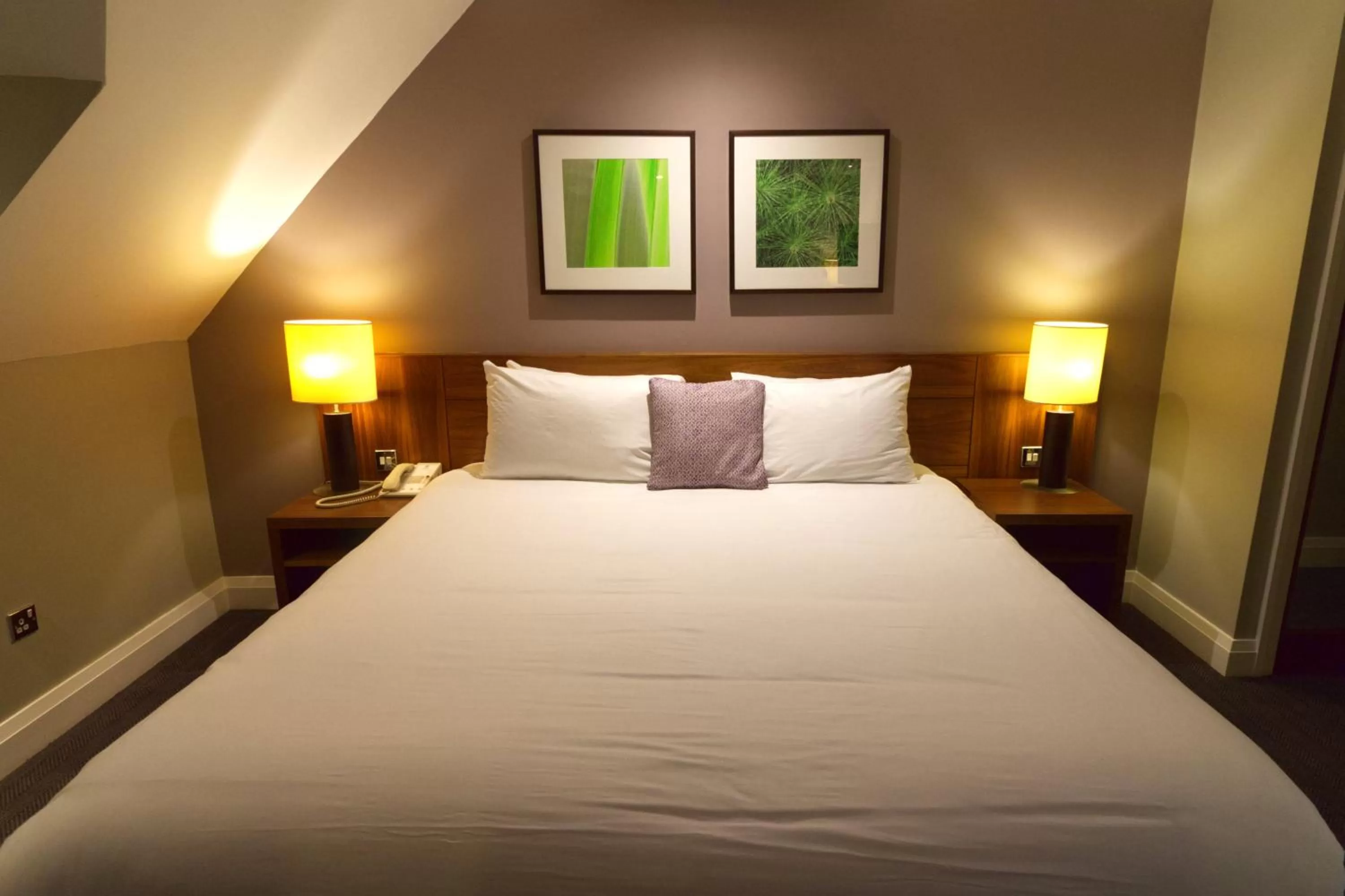 Bed in Best Western Ship Hotel