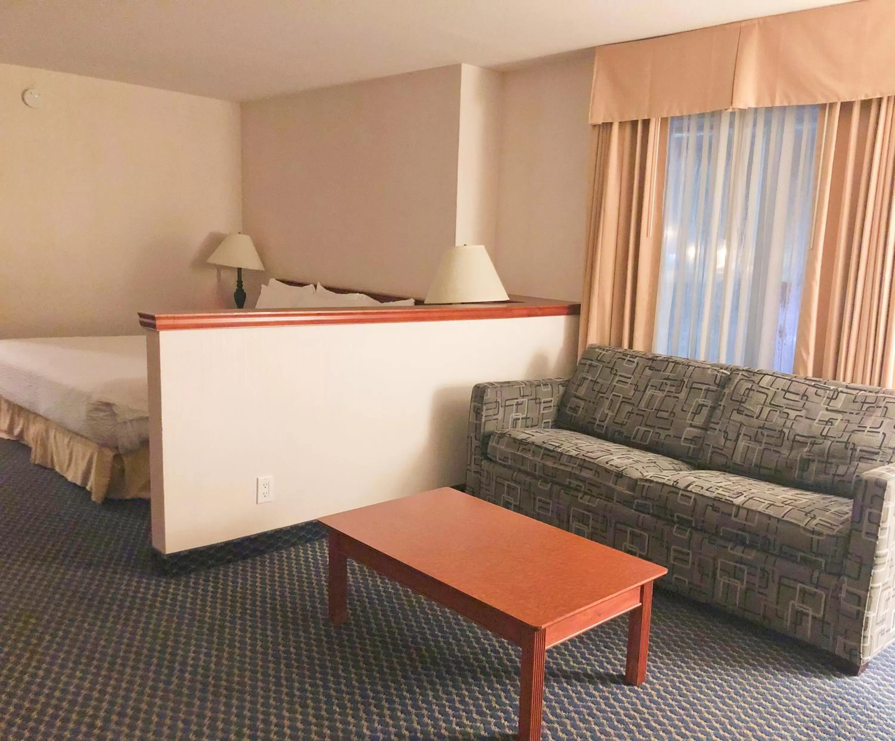 Bed in Days Inn by Wyndham Niagara Falls Centre St By the Falls