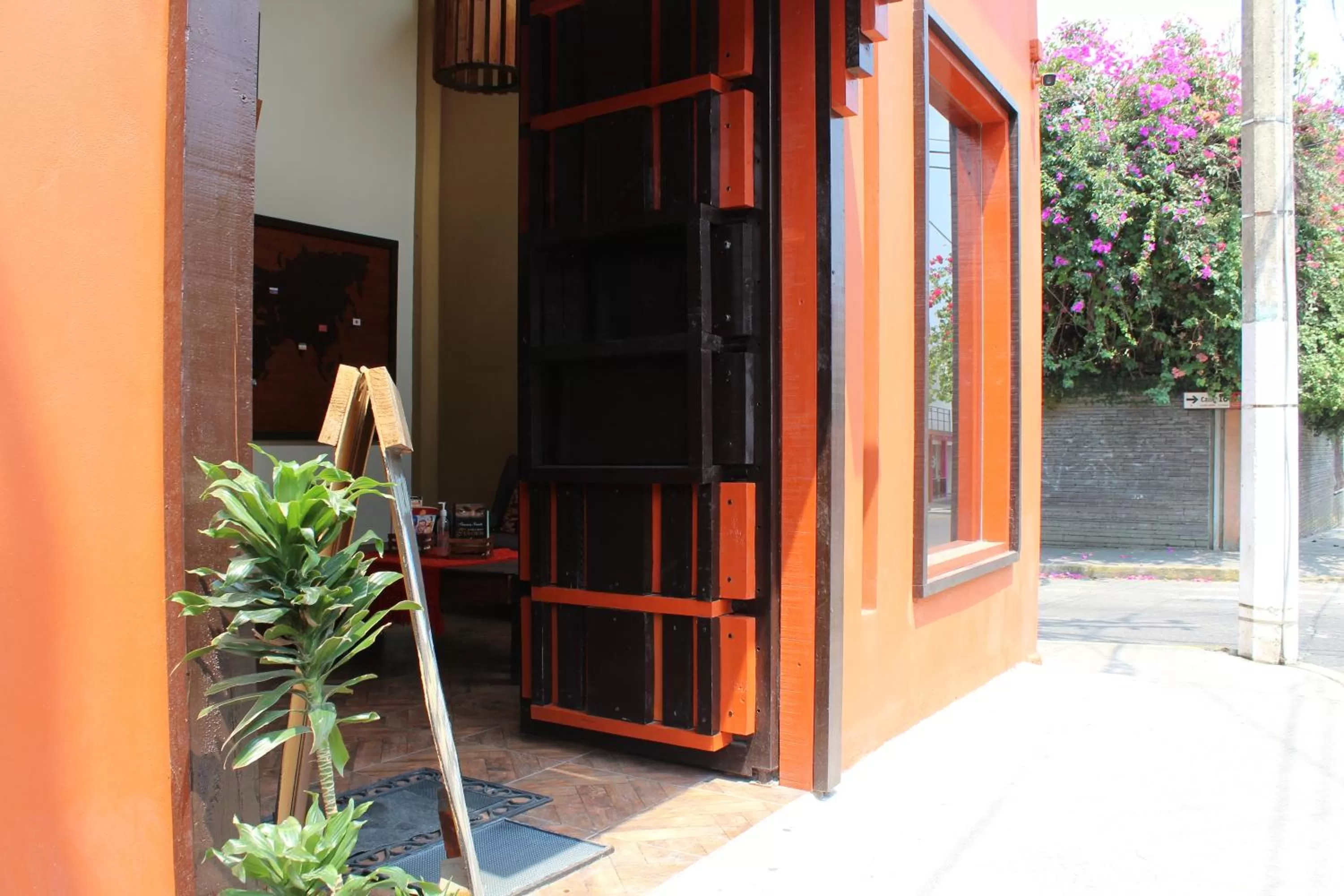 Property building in Casa Bonita Hotel y Hostal