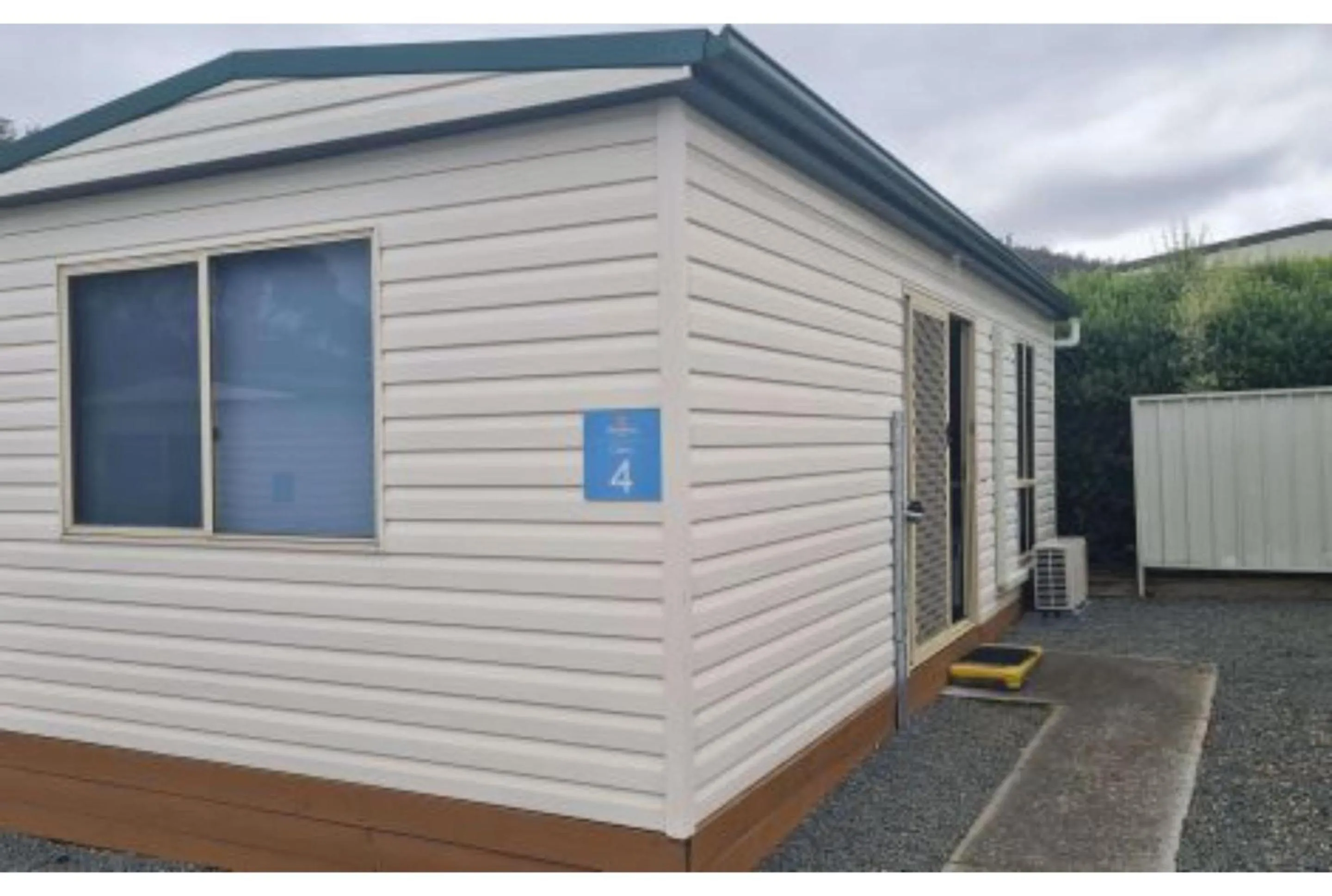 Economy Studio Cabin - Sleeps 6 in Discovery Parks - Mornington Hobart