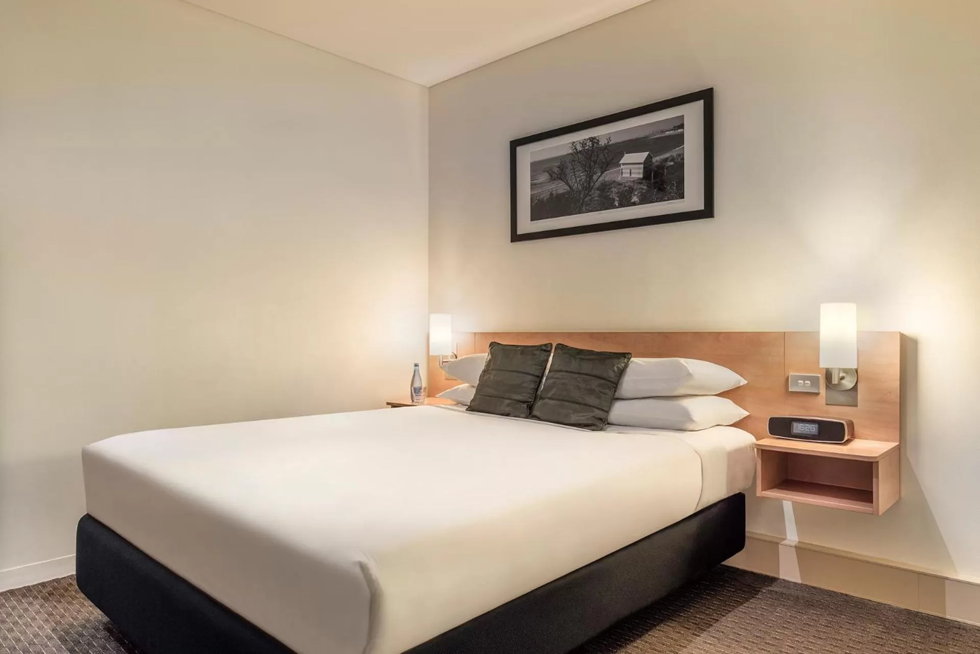 Bed in ibis Melbourne Hotel and Apartments