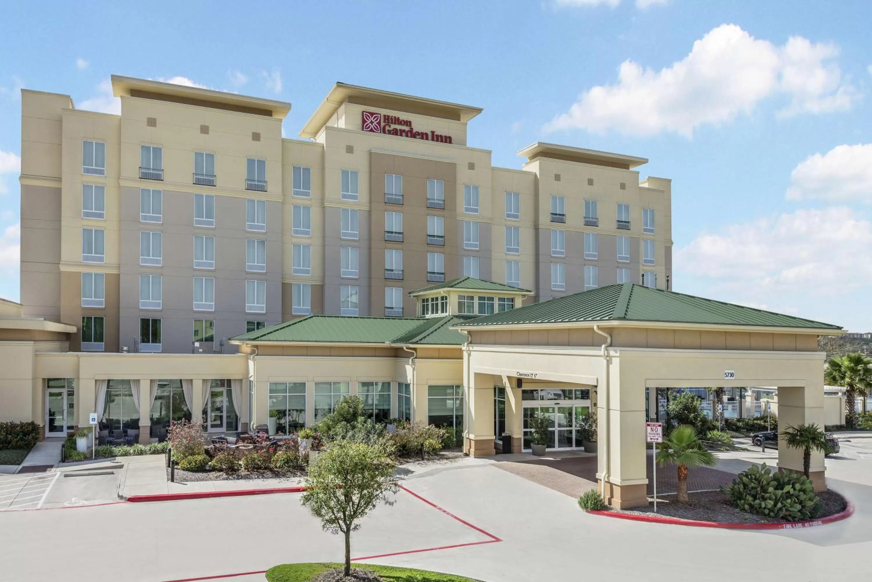Property building in Hilton Garden Inn San Antonio/Rim Pass Drive