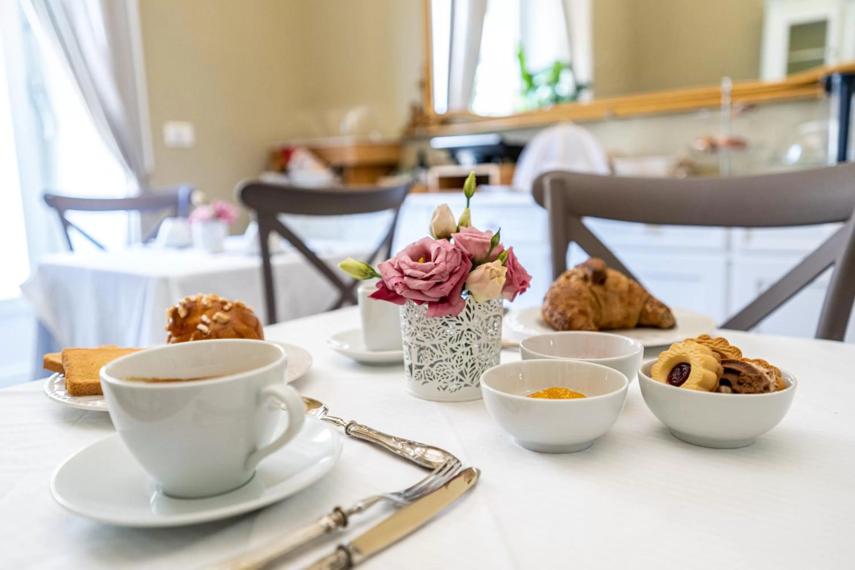 Food and drinks in Joy's Bnb Ortigia