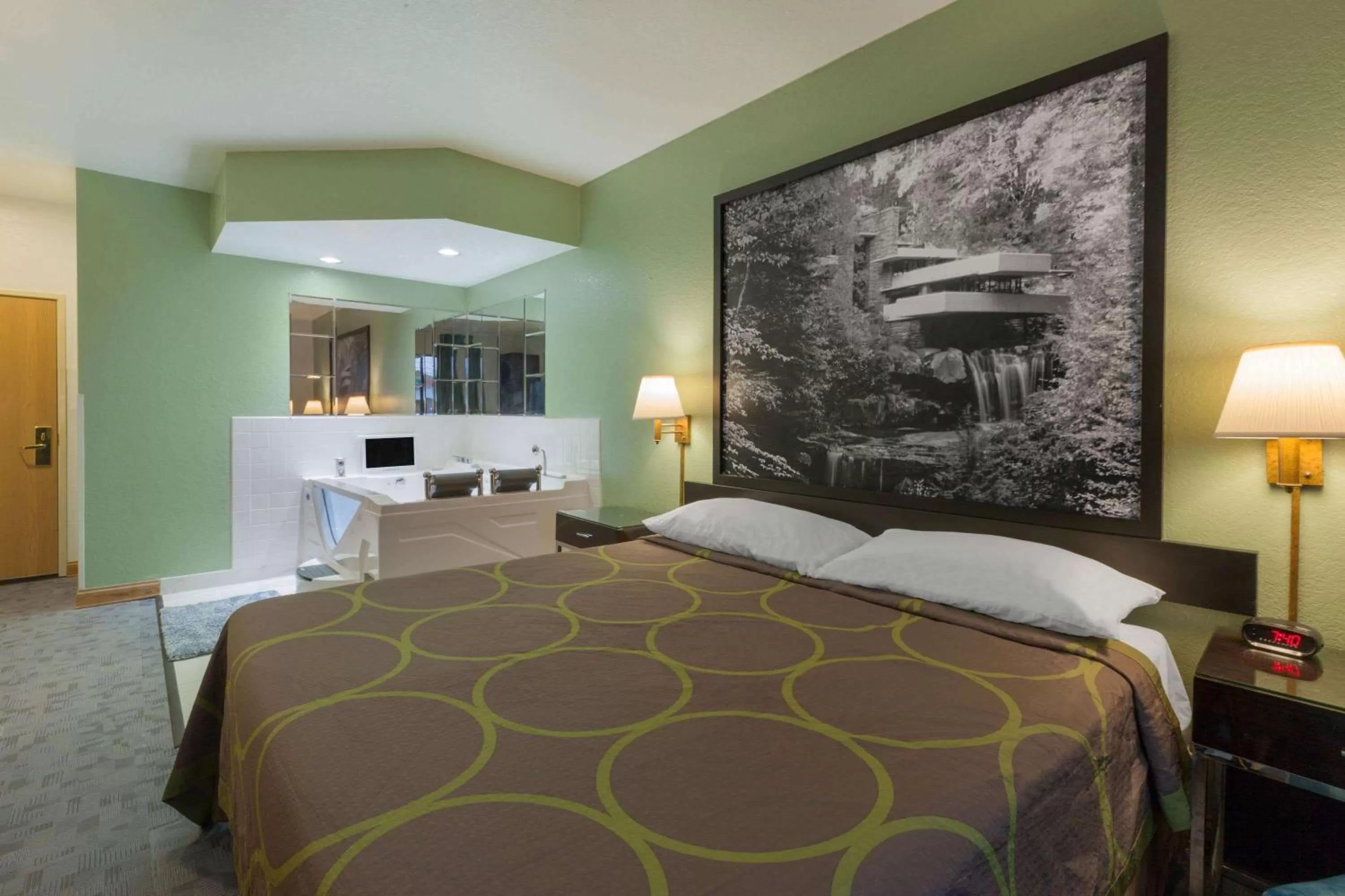 Photo of the whole room, Bed in Super 8 by Wyndham Uniontown PA