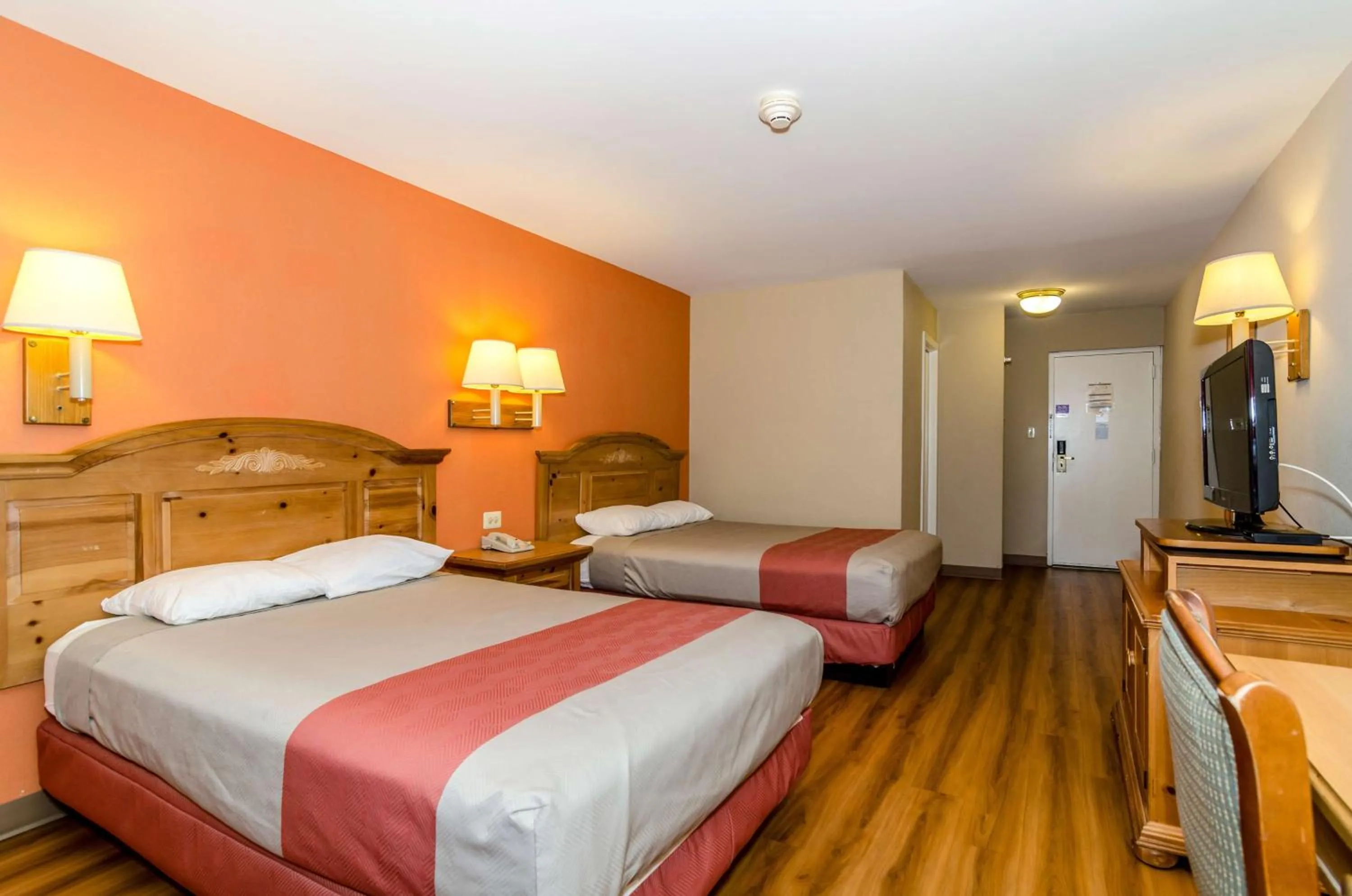 TV and multimedia, Bed in Motel 6-Newark, DE
