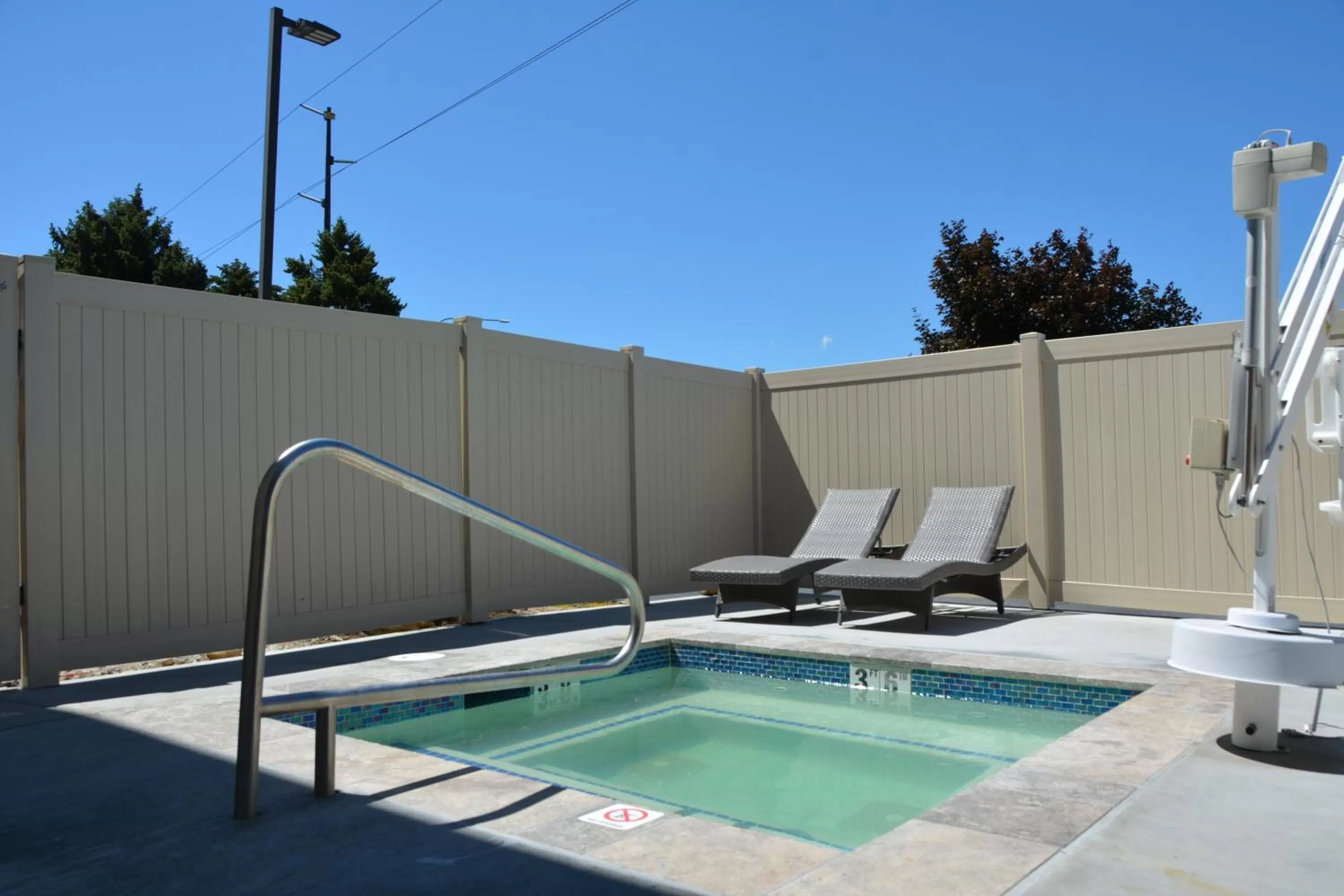 Hot Tub in Cedars Inn