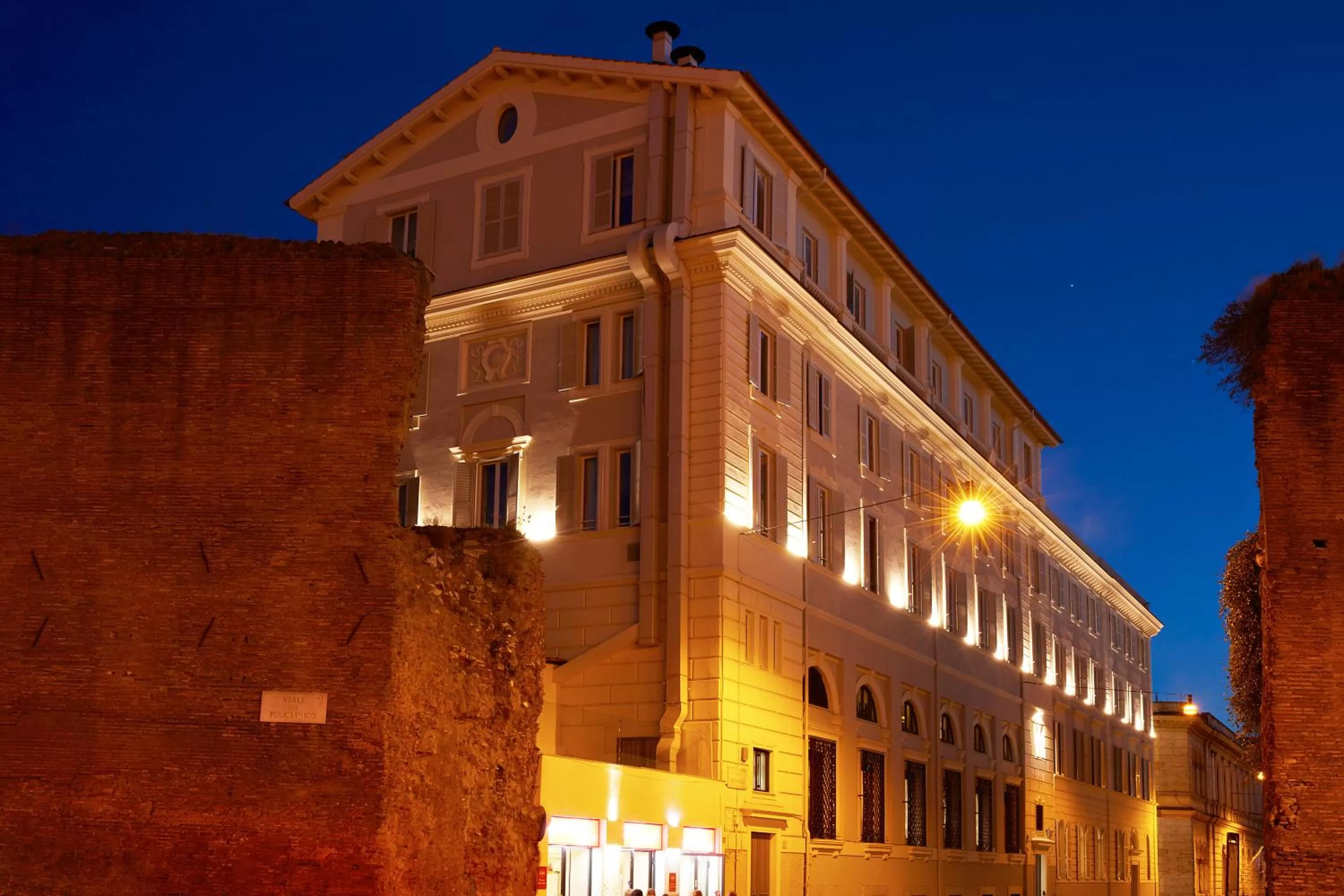 Facade/entrance in Hotel The Building