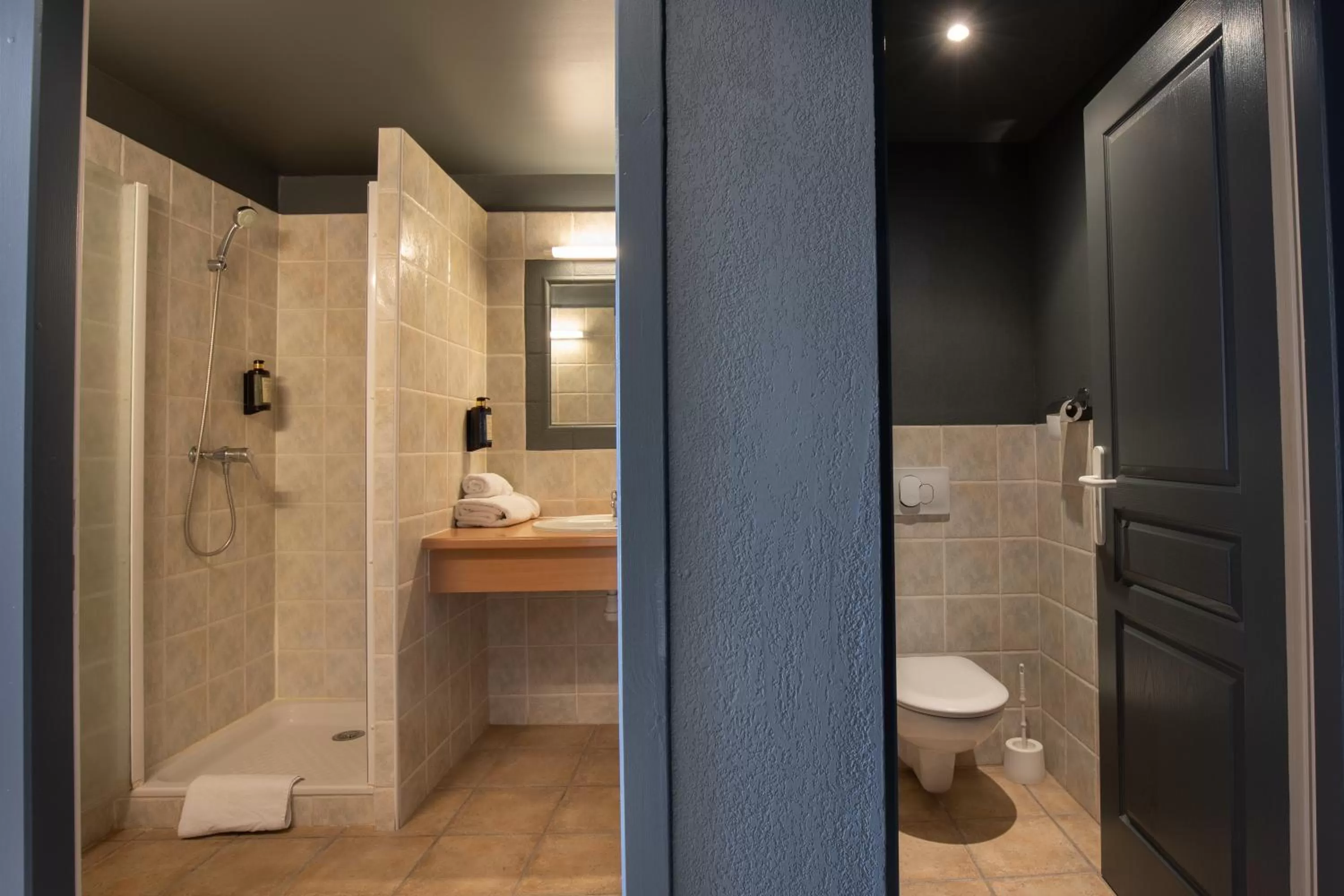 Shower in Hôtel La Perna