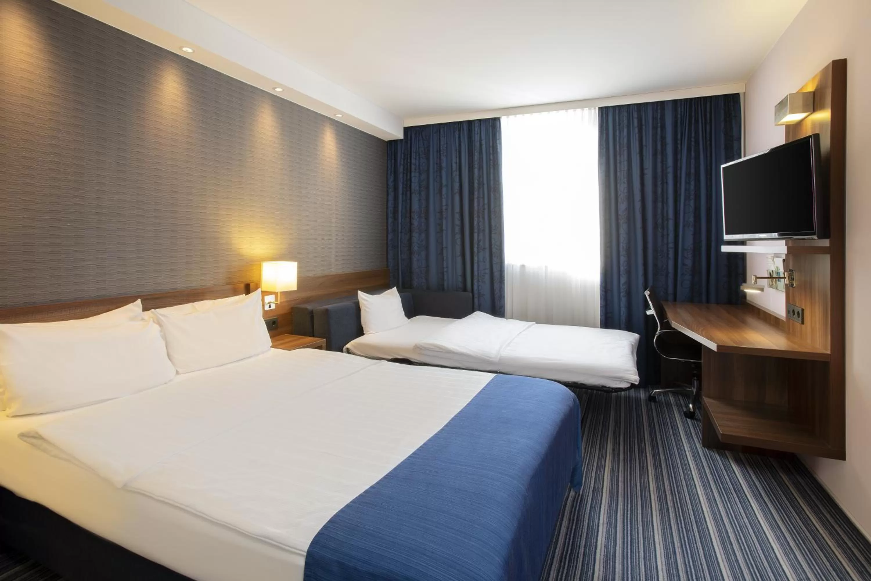 Photo of the whole room, Bed in Holiday Inn Express Neunkirchen by IHG