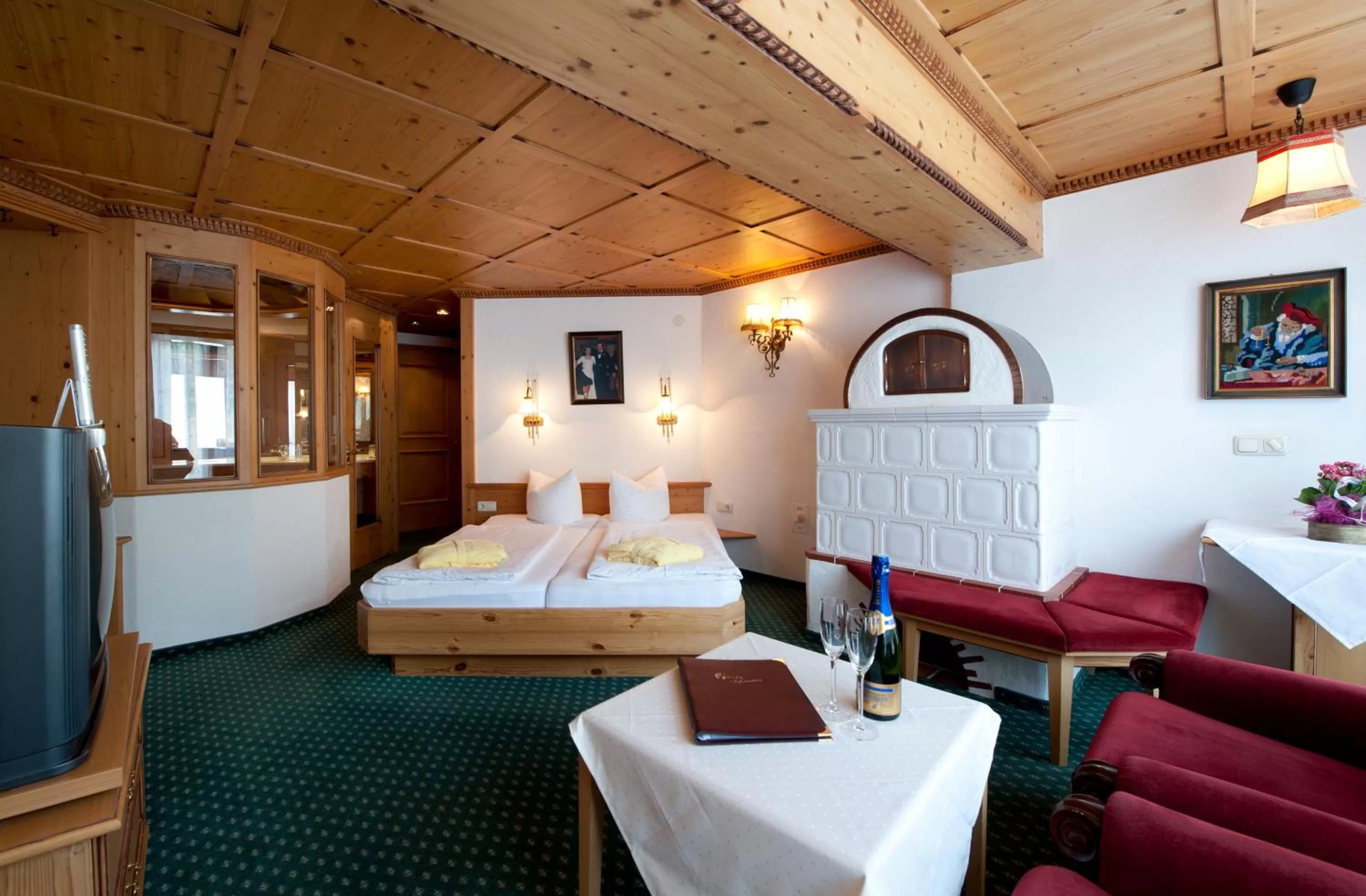 Bed in Hotel St Hubertus