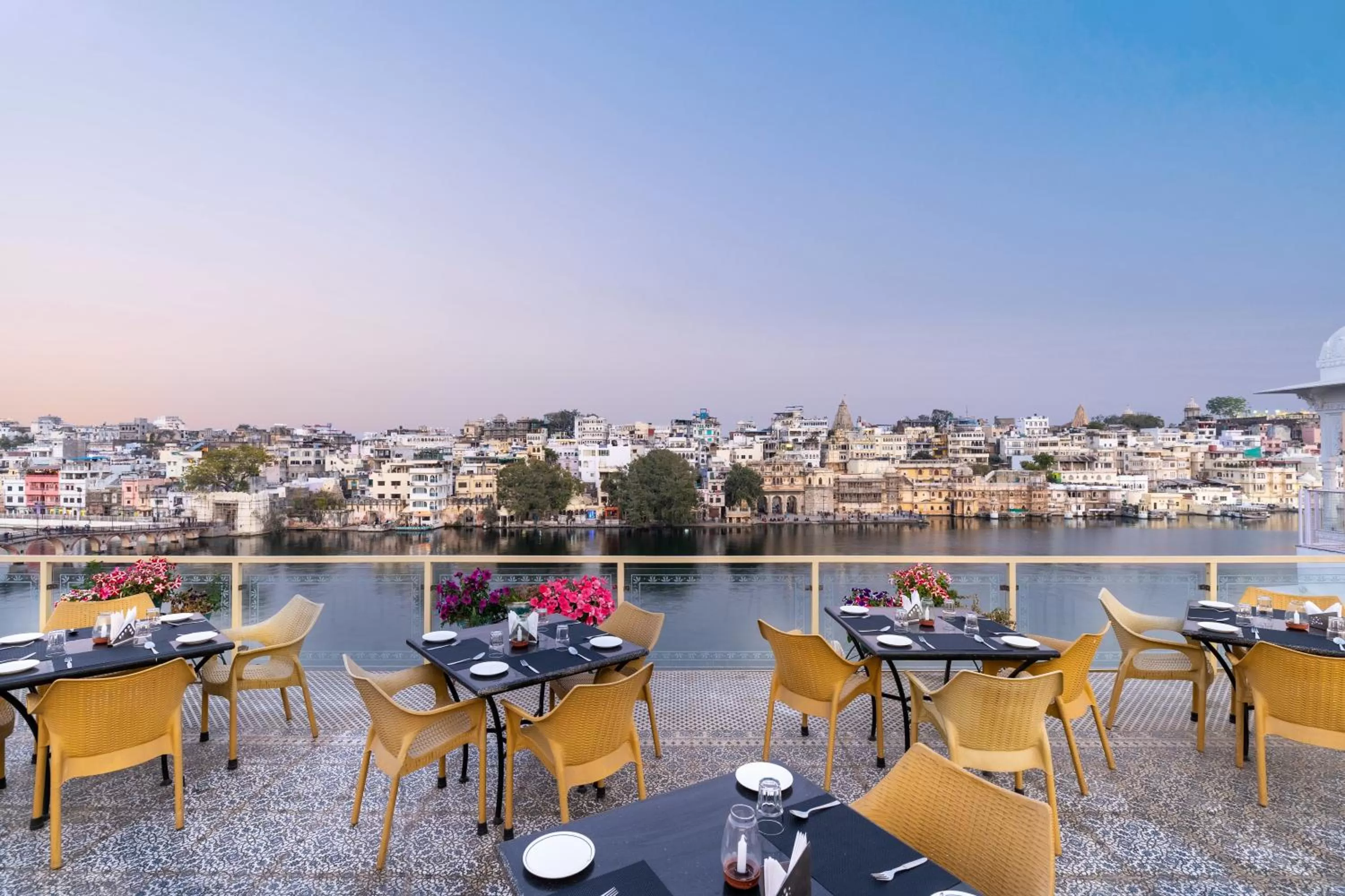 Restaurant/places to eat in Sarovar - Lake Facing Boutique Hotel On Lake Pichola