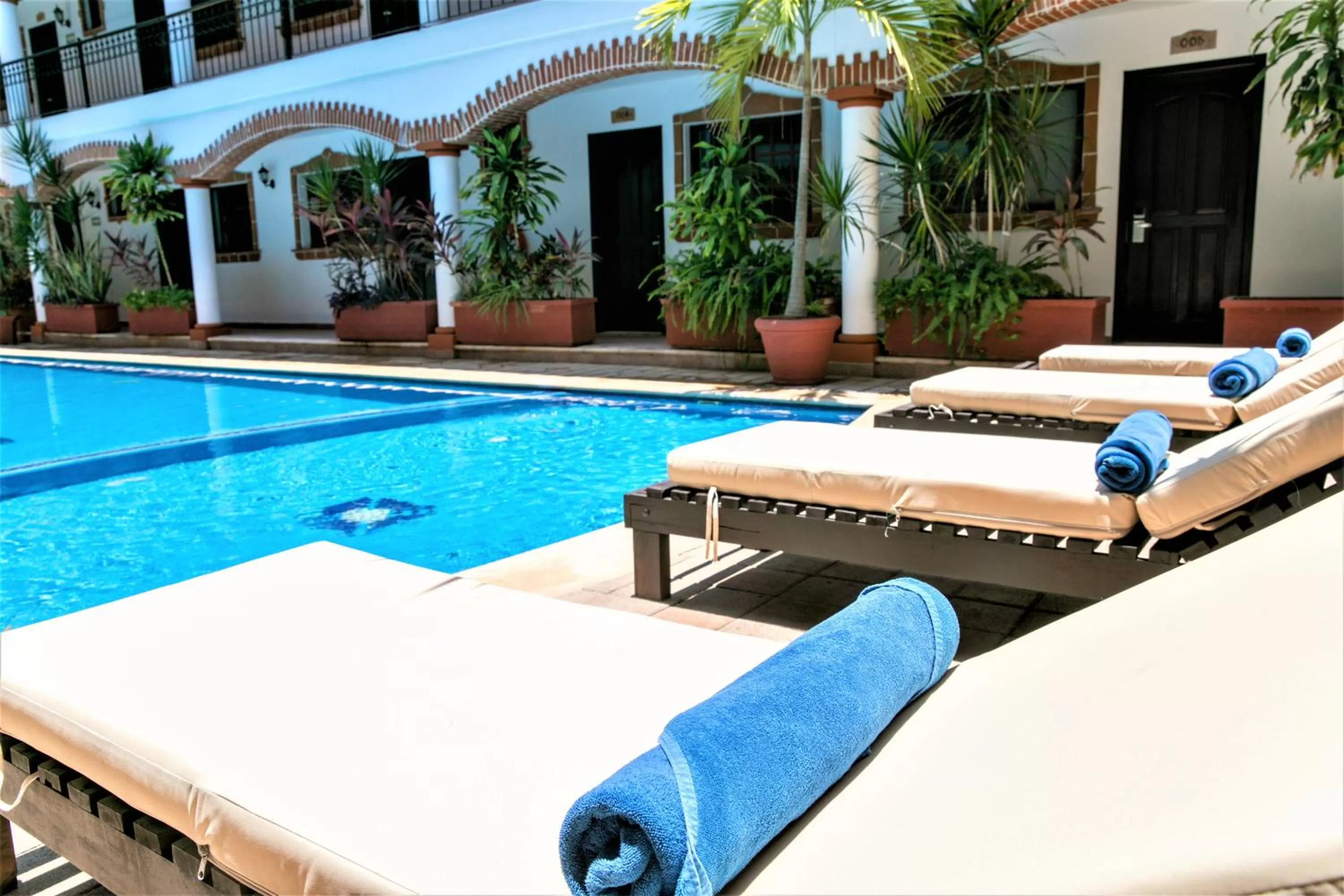 Swimming pool in Hotel Colonial Playa del Carmen