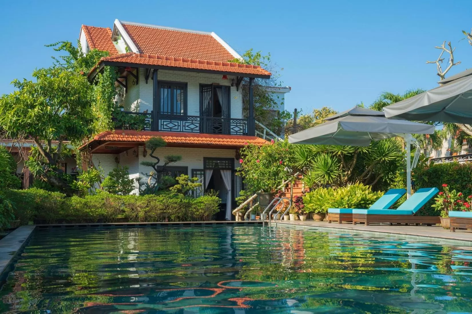 Pool view in Betel Garden Villa