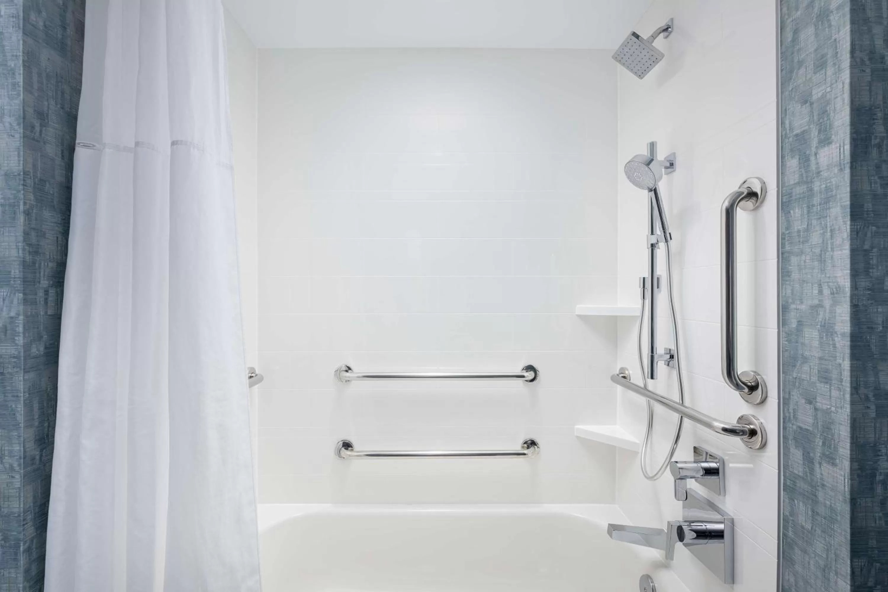 Bathroom in Hampton Inn & Suites Chattanooga Downtown