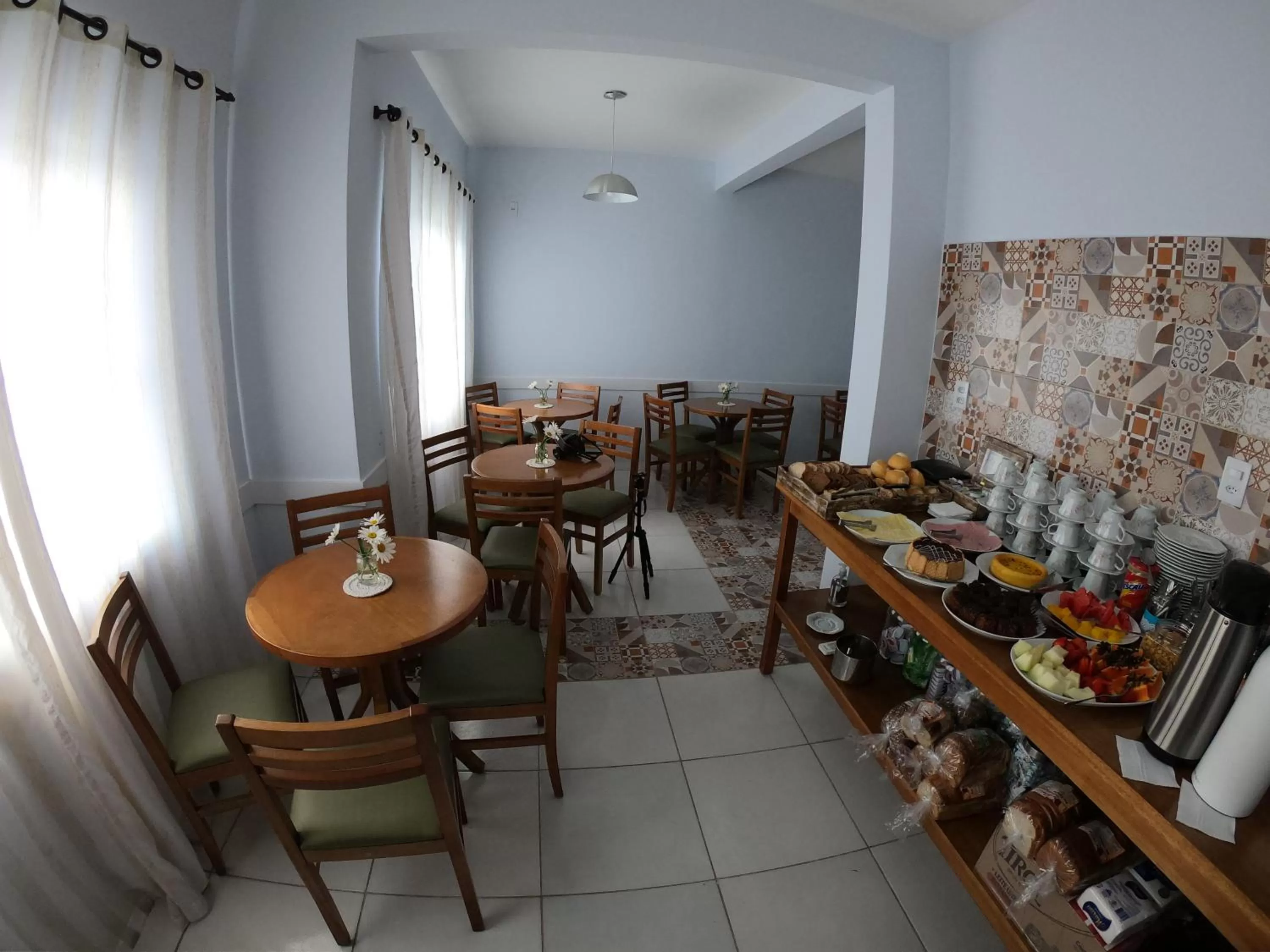 Buffet breakfast in Hotel e Pousada Magic