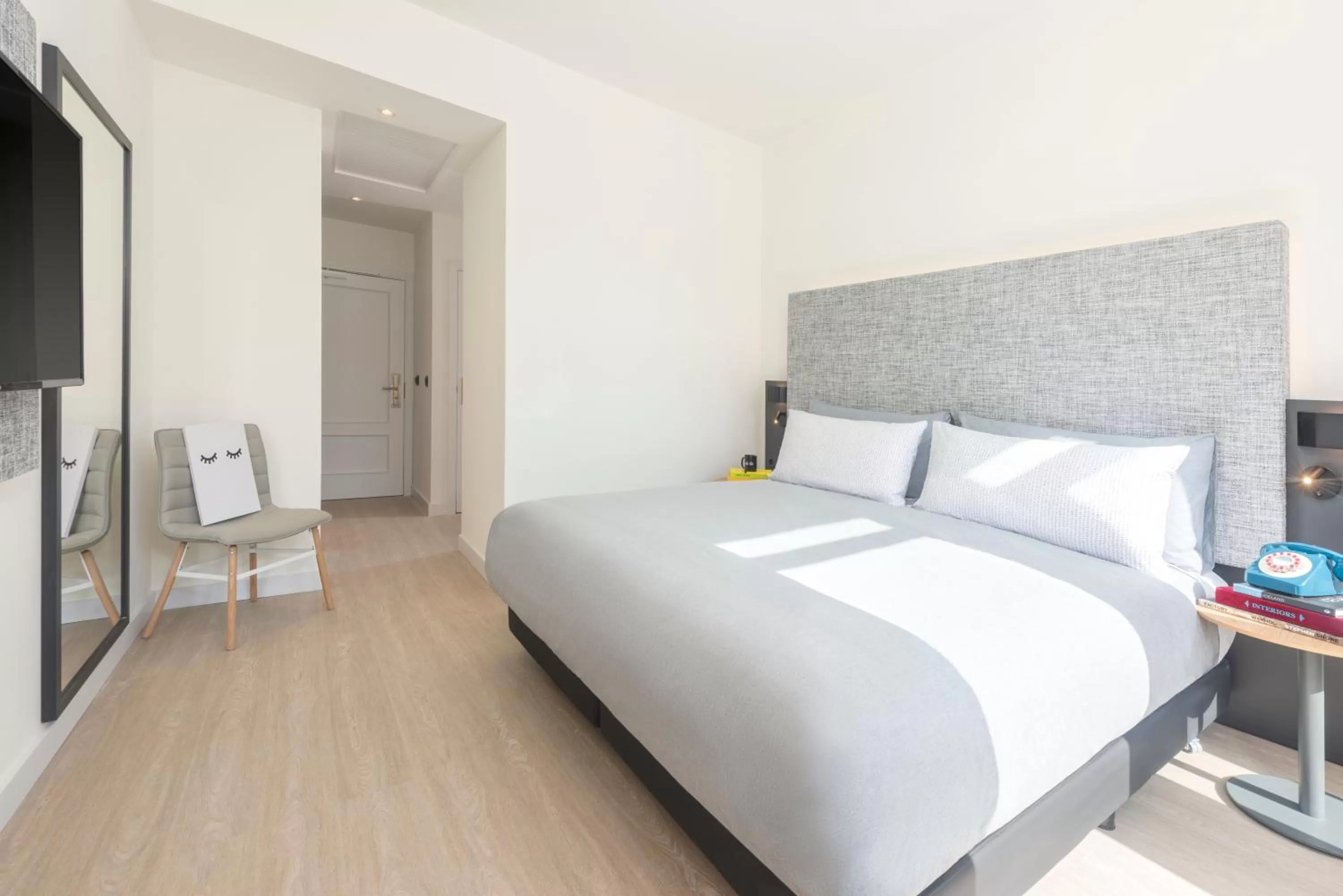 Guests, Bed in INNSIDE by Meliá Madrid Gran Vía