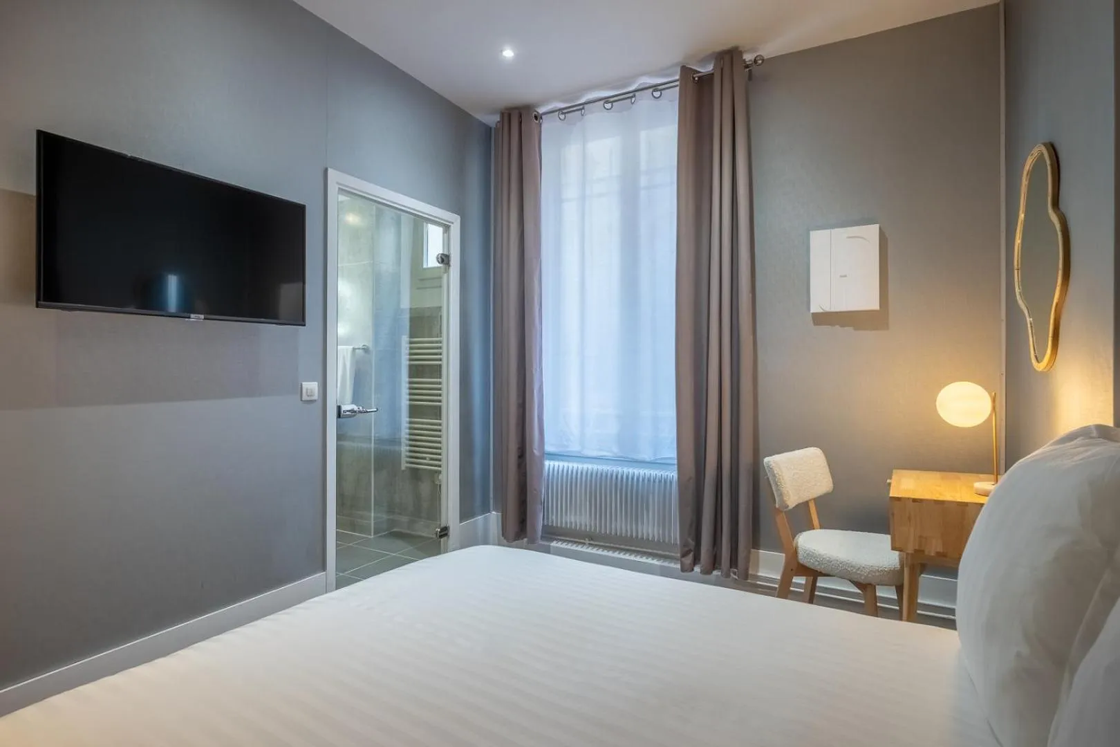 Bedroom, Bed in Makom Pereire