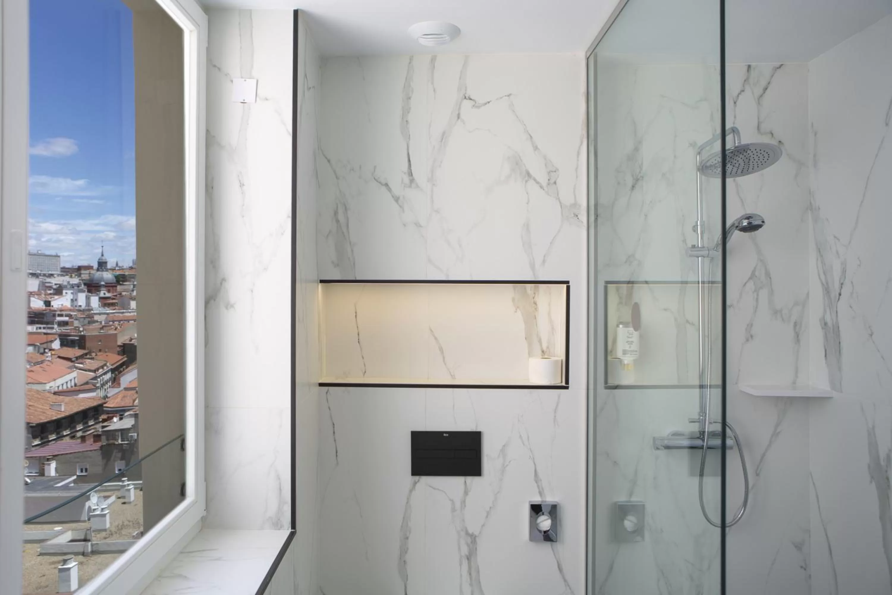 Shower in Riu Plaza España