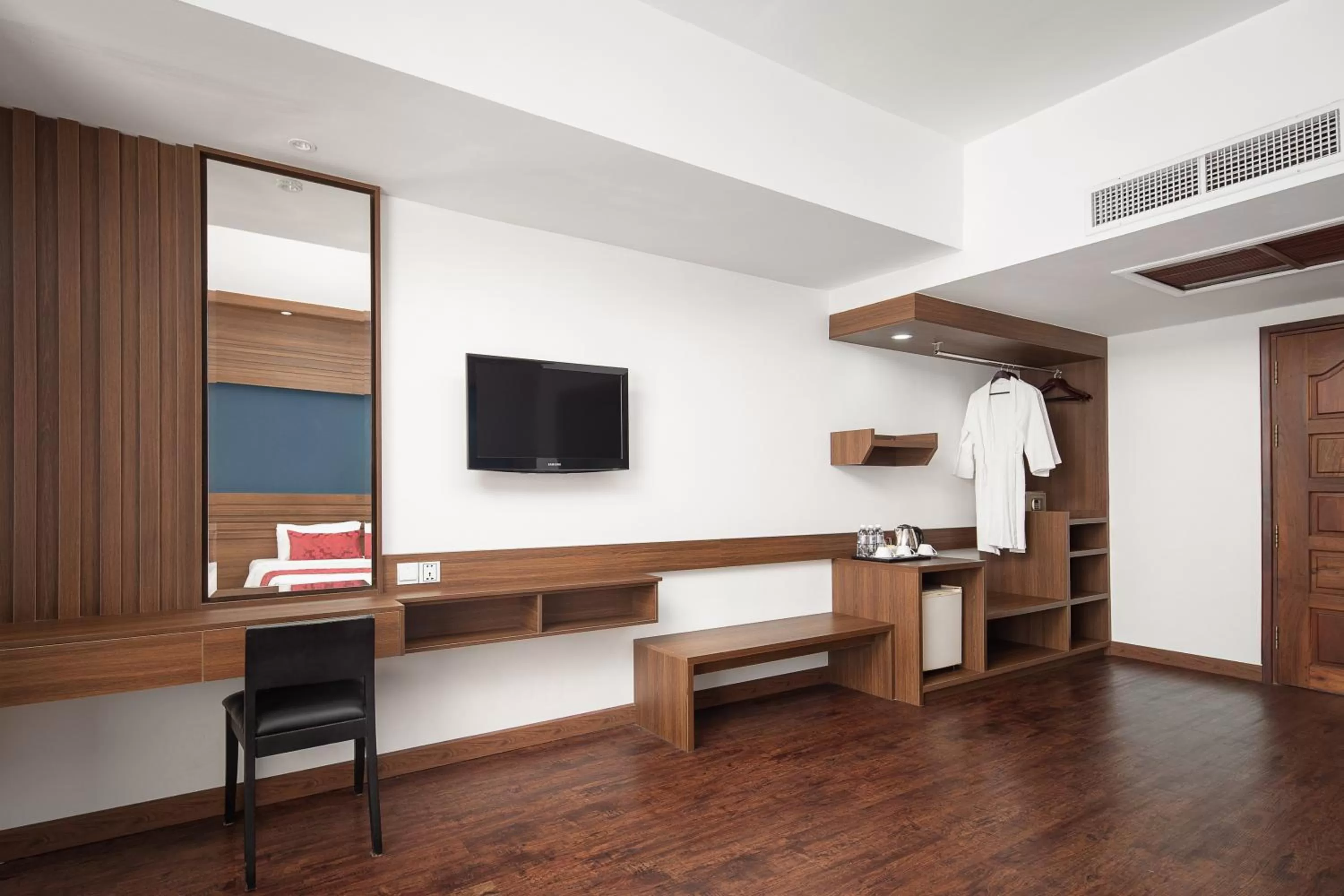 Bed in Ohana Phnom Penh Palace Hotel