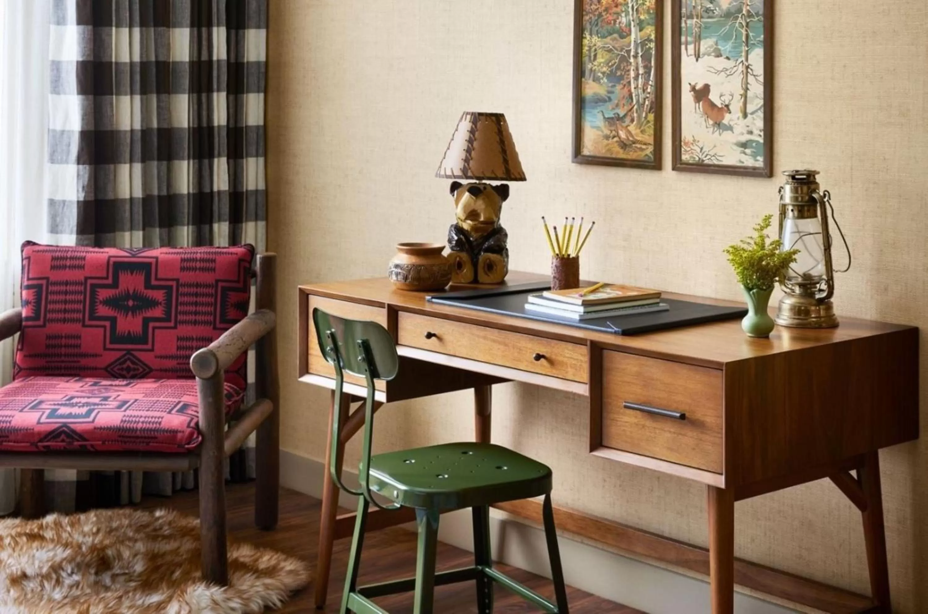 Seating area in Graduate by Hilton East Lansing