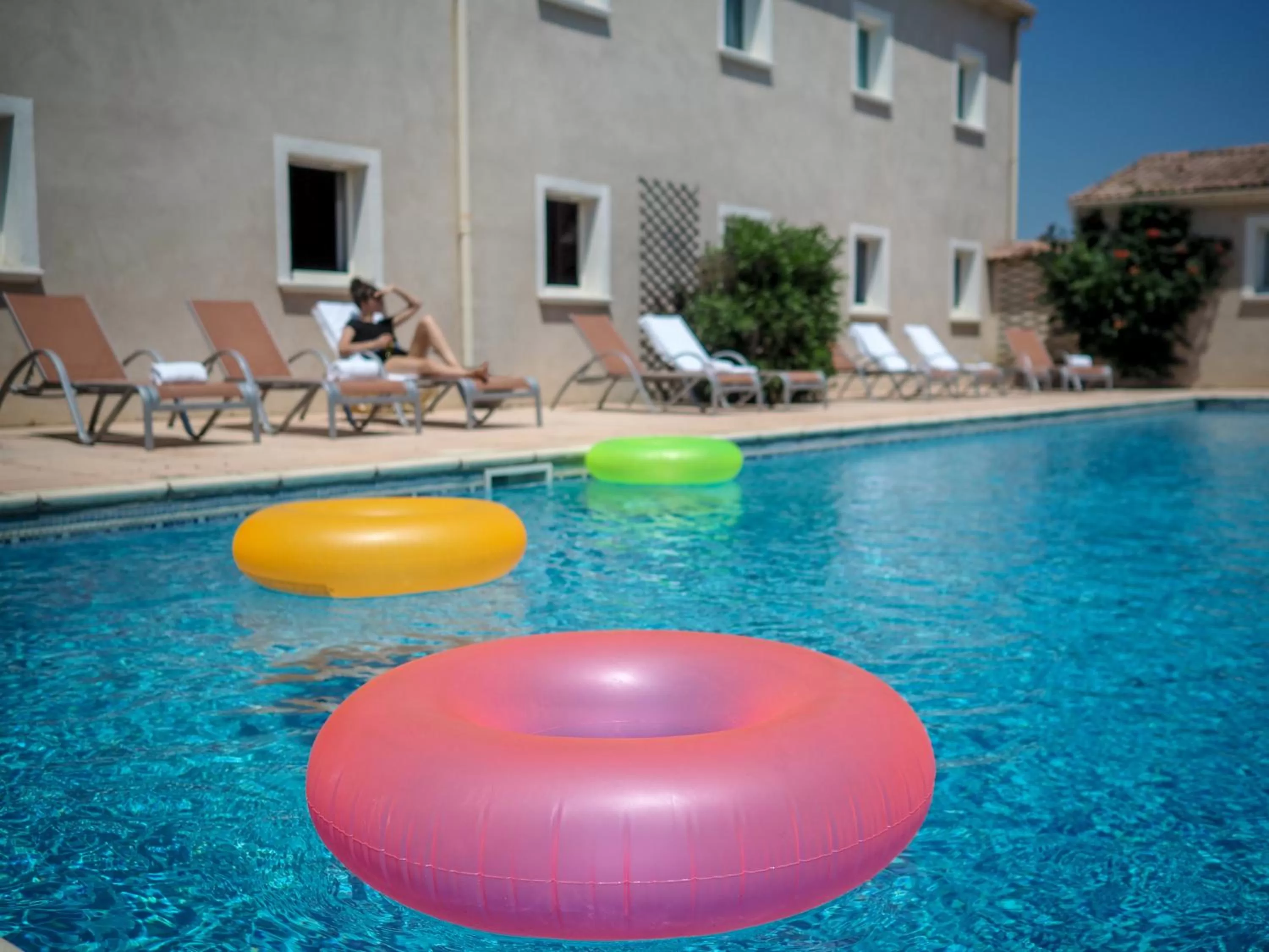 Swimming pool in ibis Orange Sud