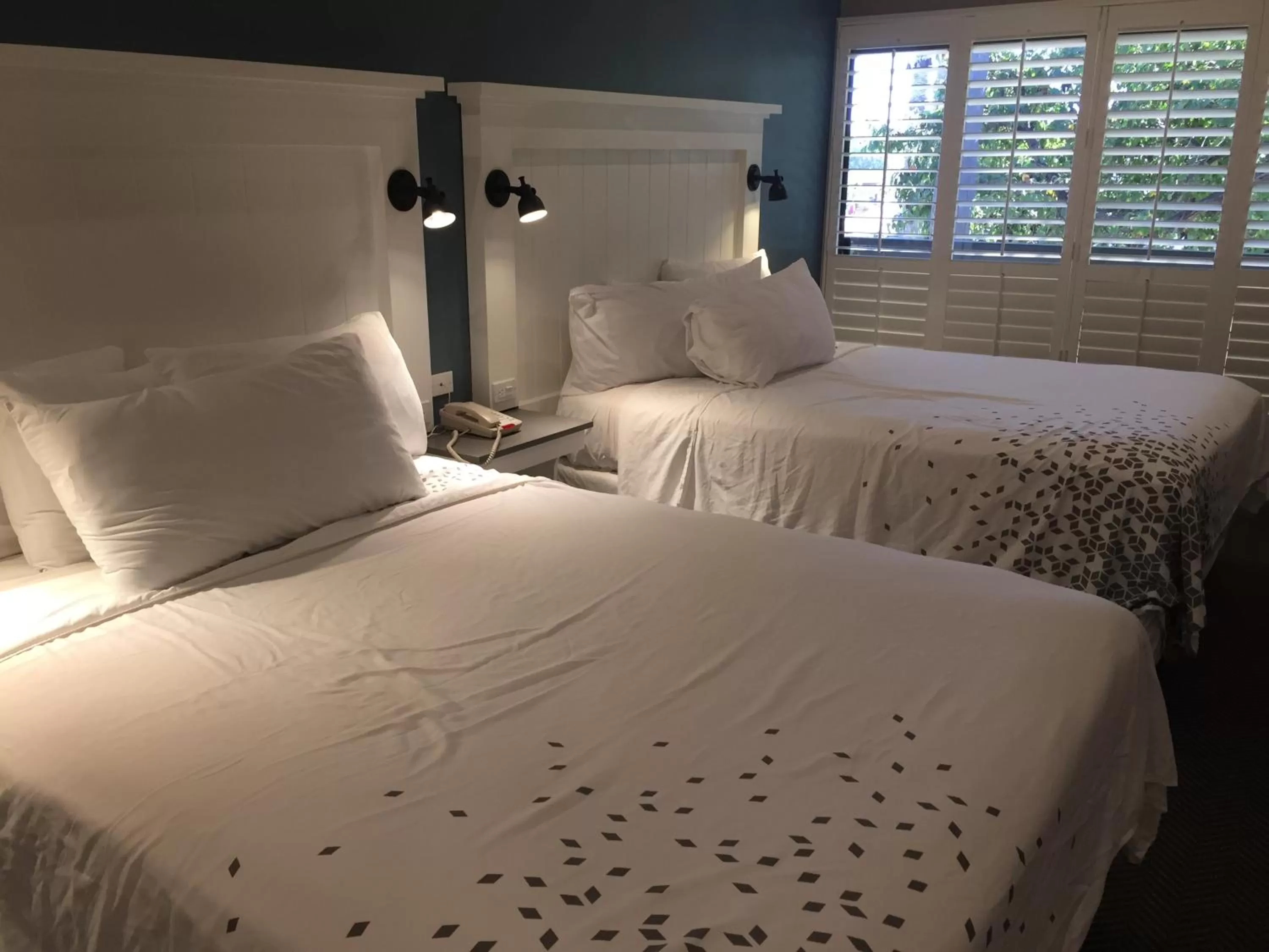 Bed in Pacific Shores Inn