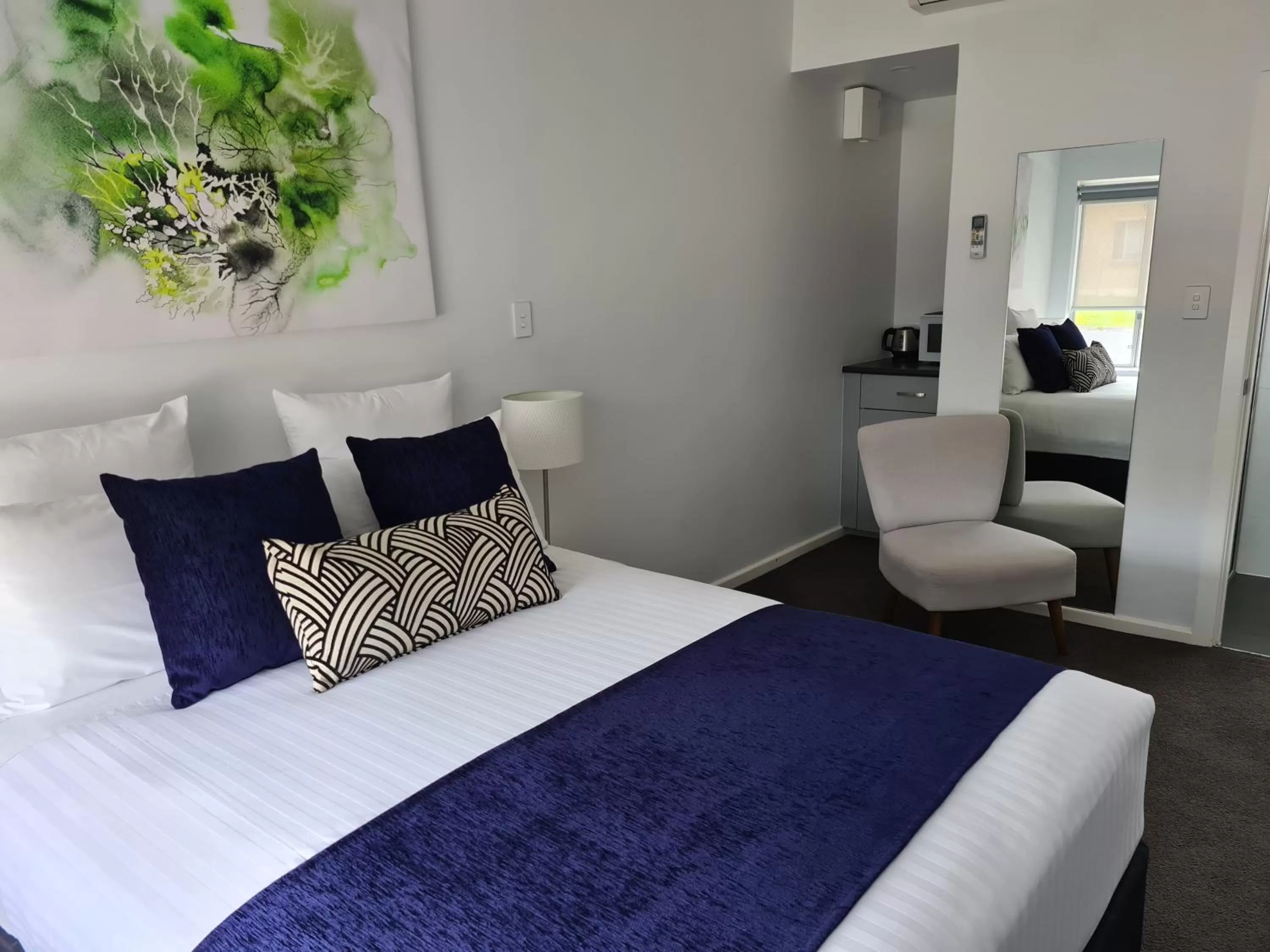 Bed in The Avenue Inn