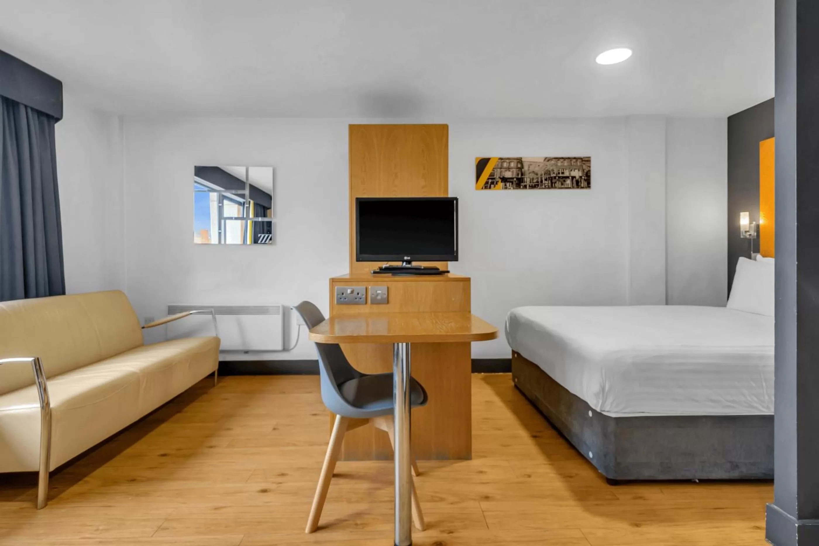 Living room in Roomzzz Leeds City West