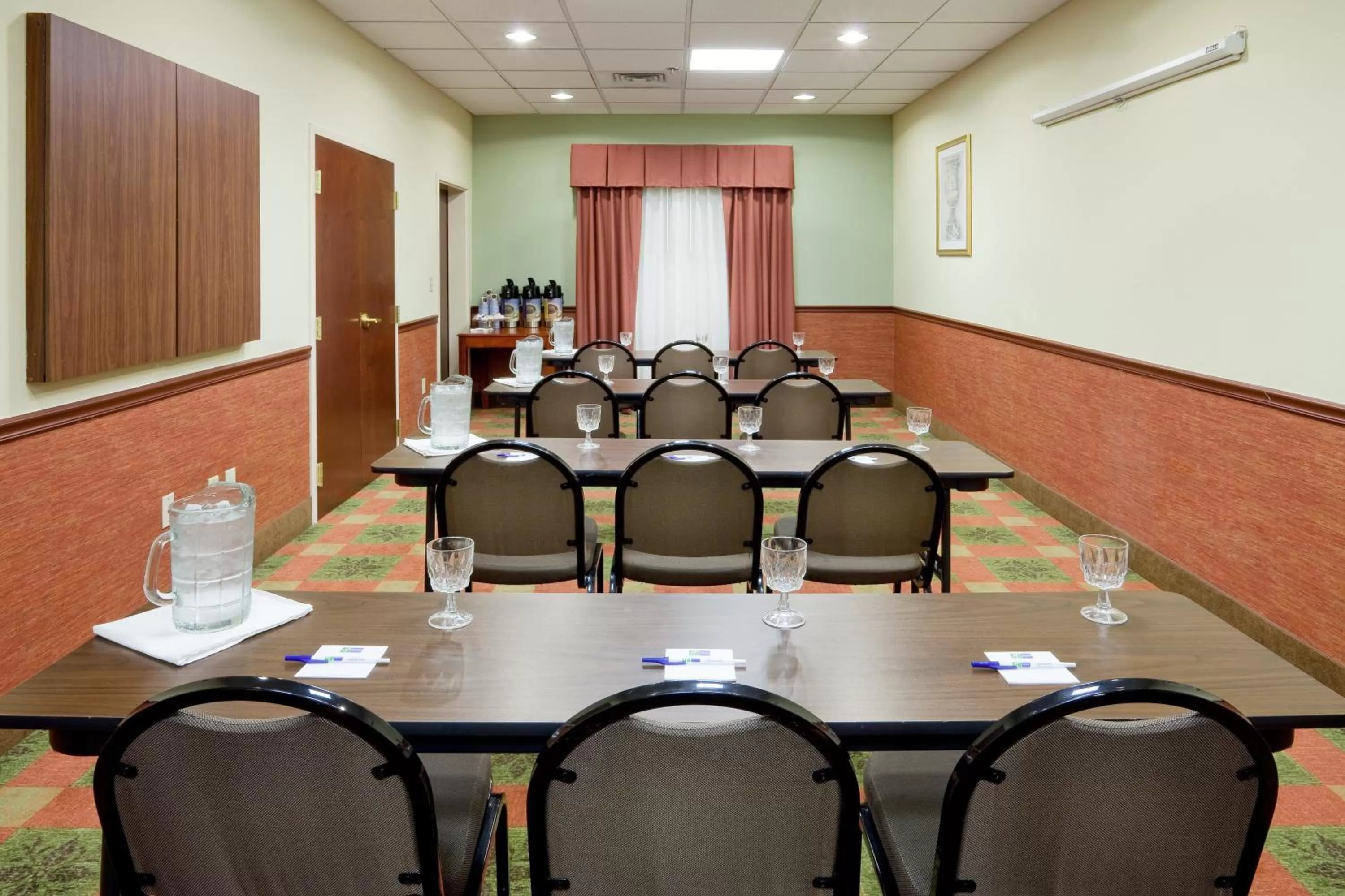 Meeting/conference room in Holiday Inn Express and Suites Quakertown - Allentown Area by IHG