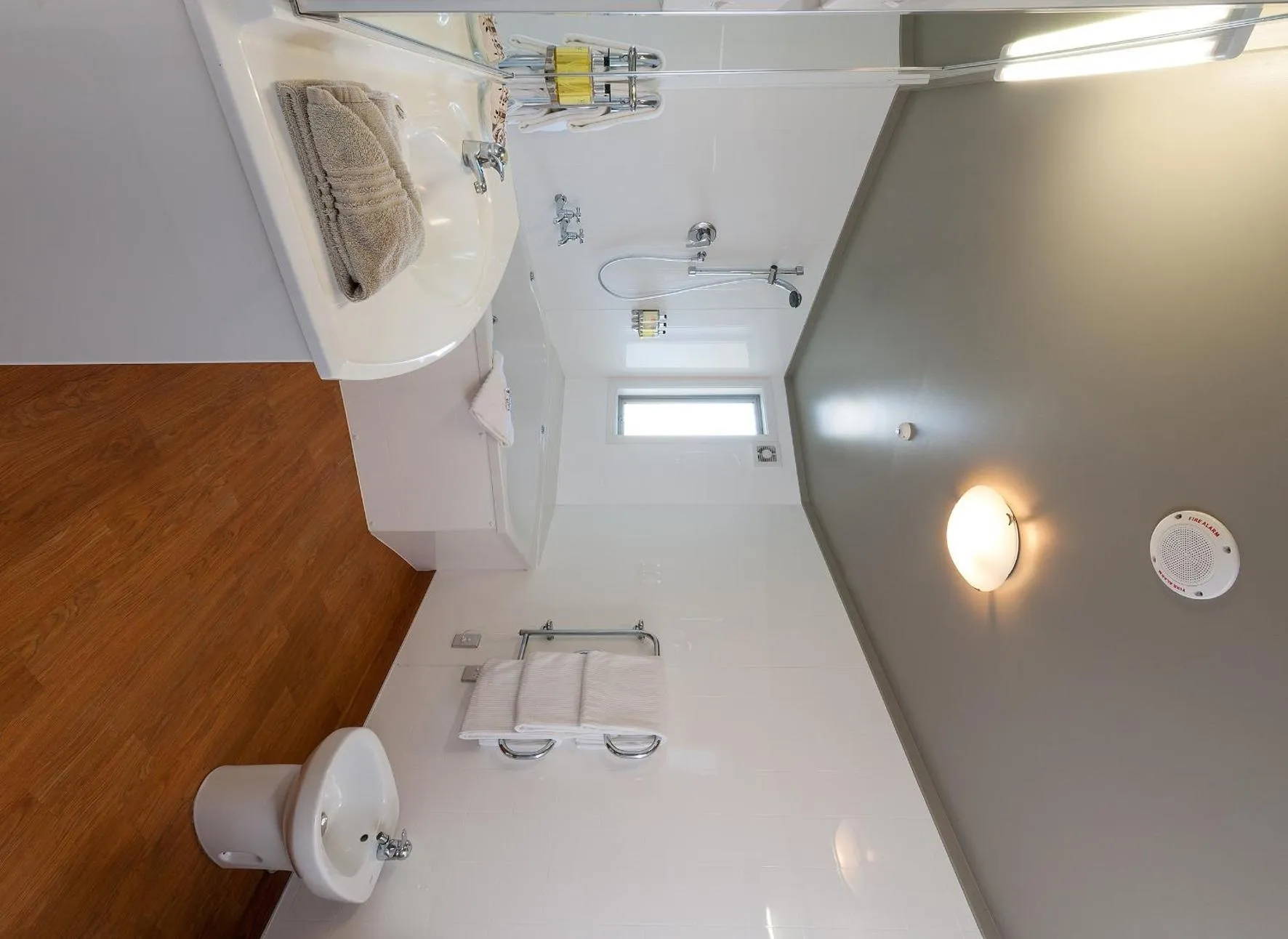 Bathroom in Beachcomber Inn Picton