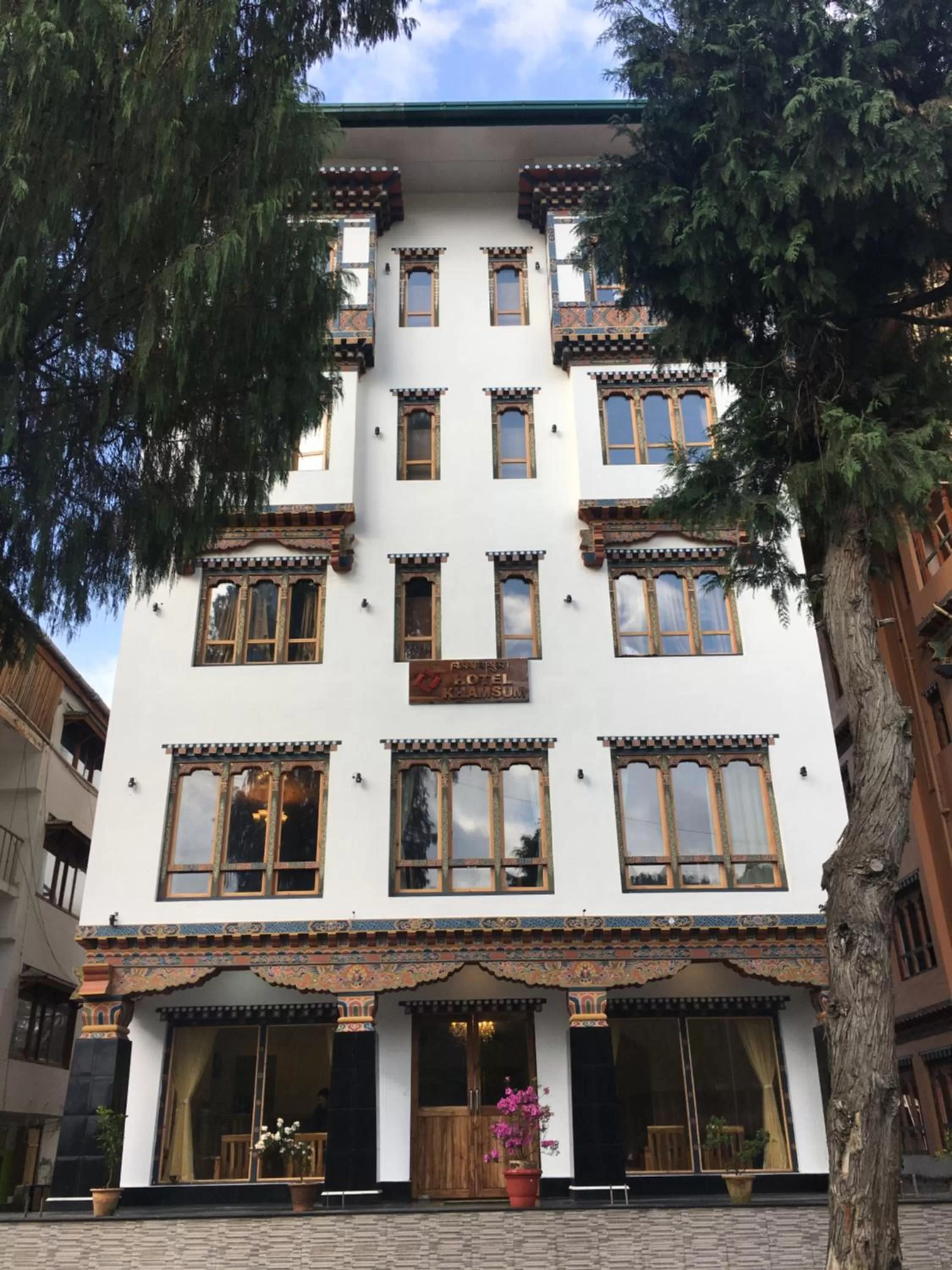 Facade/entrance in Hotel Khamsum