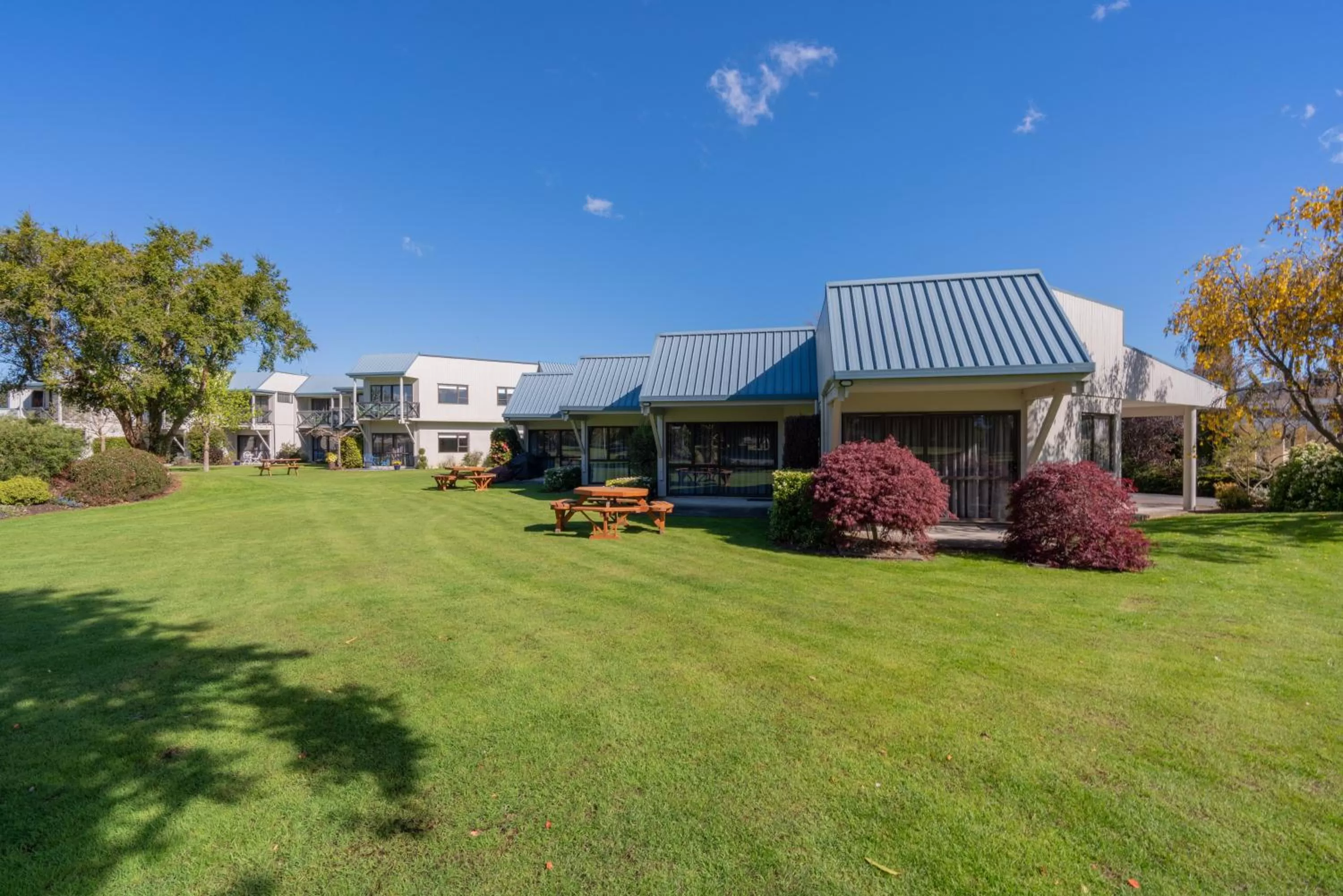 Garden in ASURE Explorer Motel & Apartments
