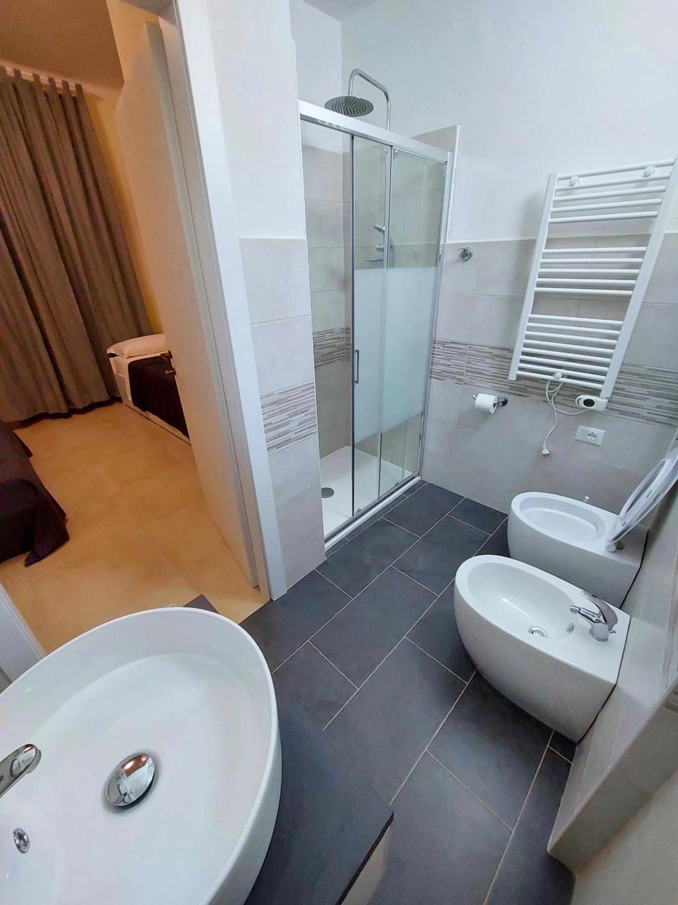 Shower, Bathroom in Bonaini Relax B&B