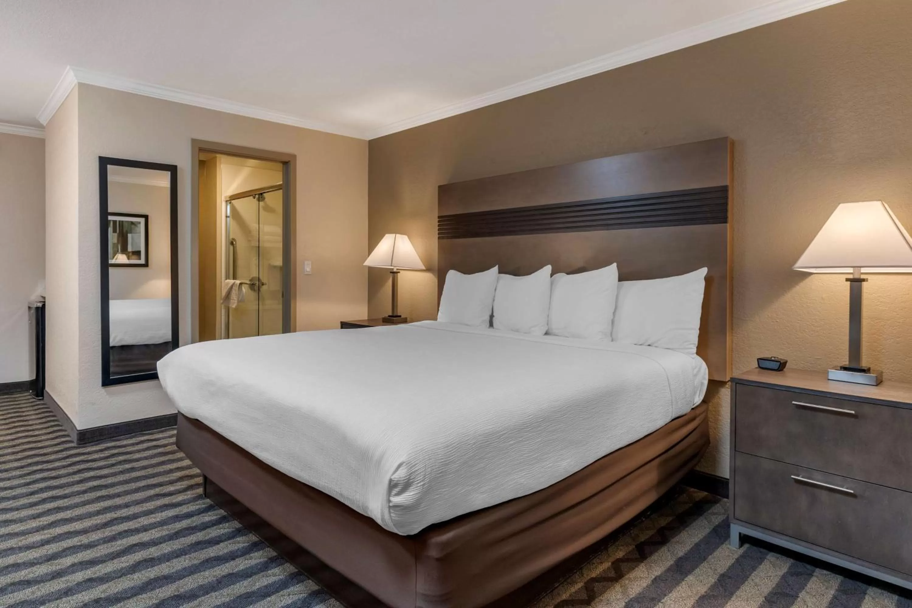 Bedroom, Bed in Best Western Silicon Valley Inn