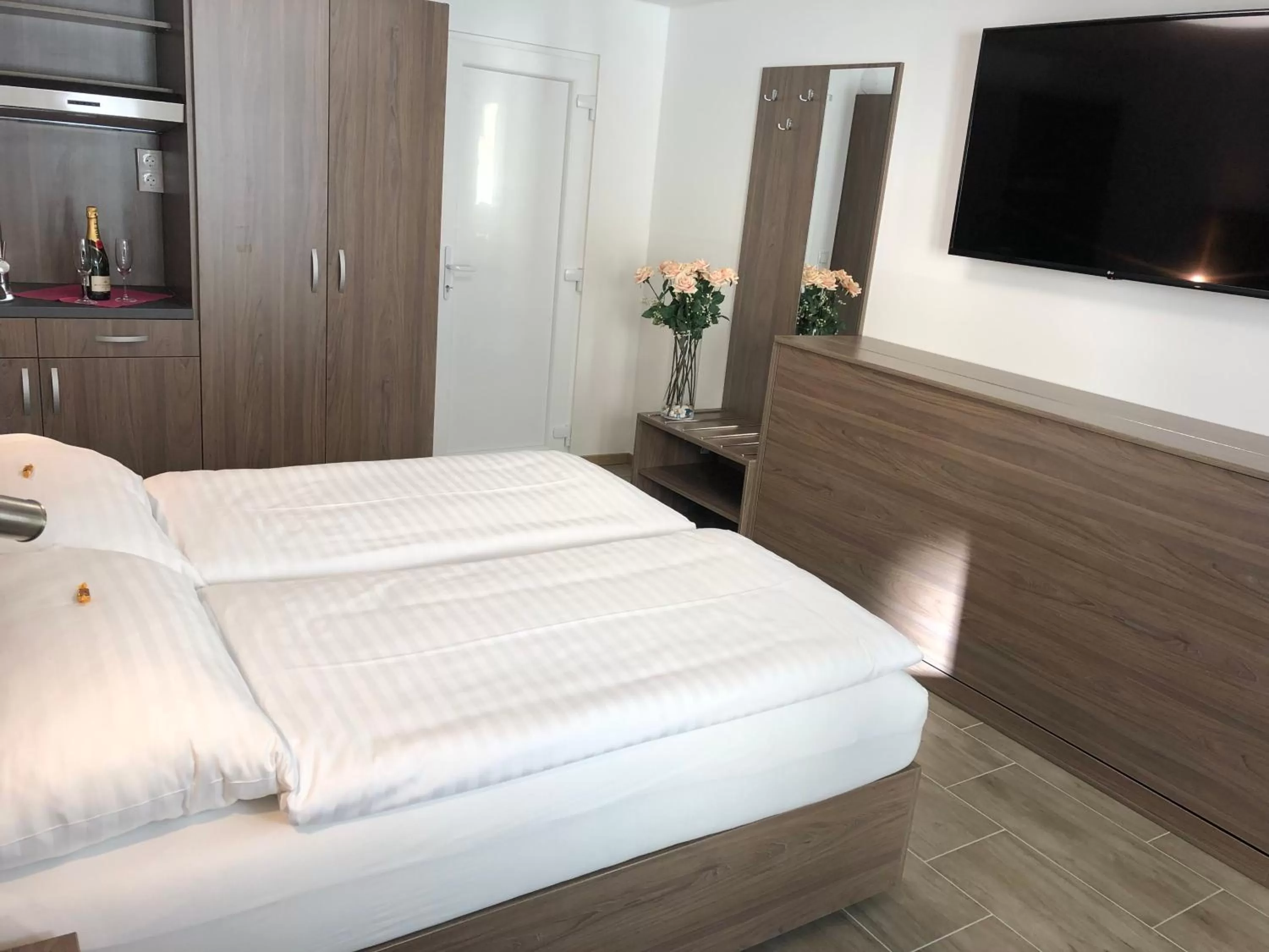 TV and multimedia, Bed in Hotel König