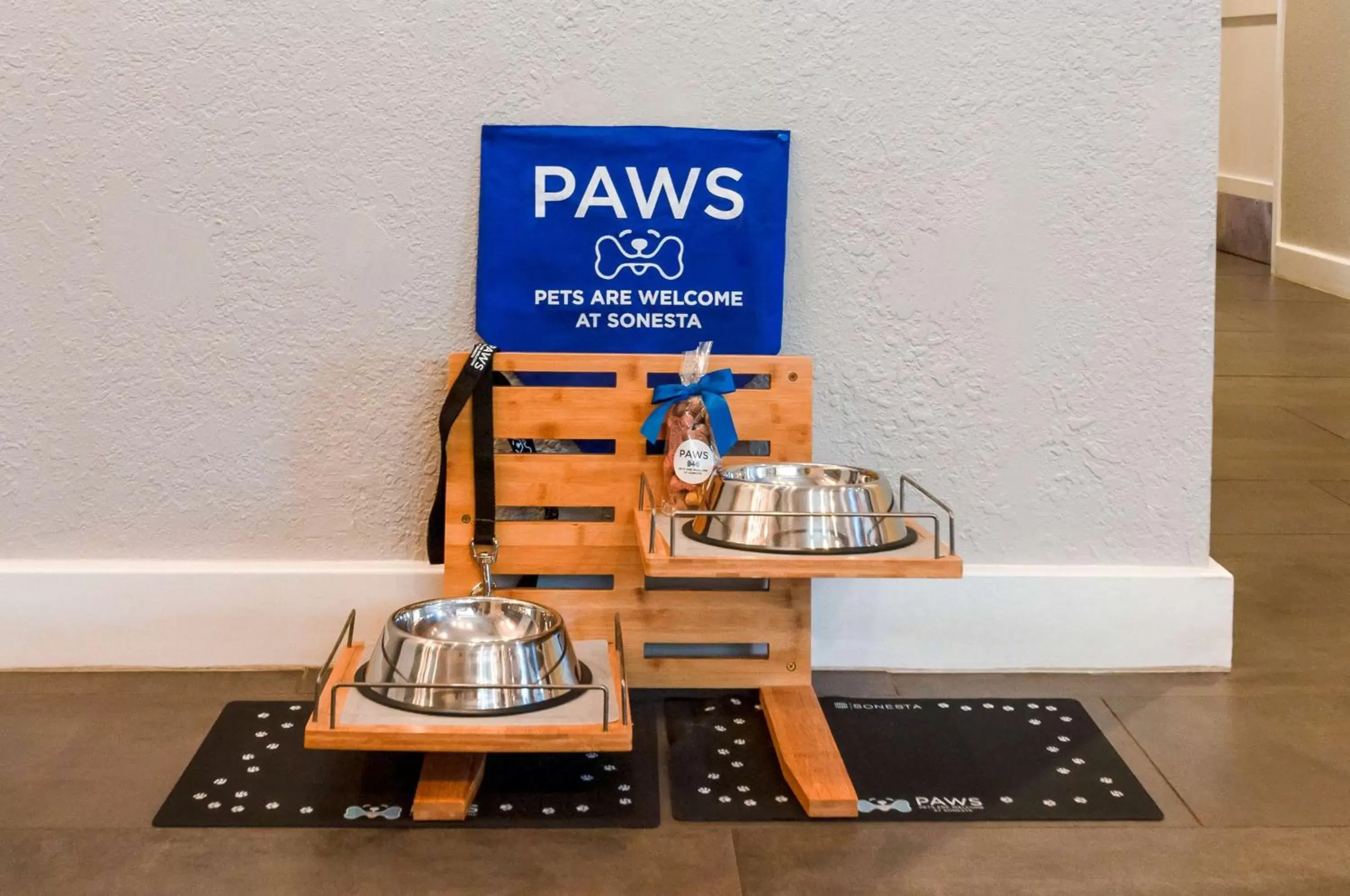 One Bedroom Suite Queen with Tub - Mobility/Hearing Accessible in Sonesta Simply Suites Falls Church One Bedroom Suite Queen with Tub - Mobility/Hearing Accessible in Sonesta Simply Suites Falls Church