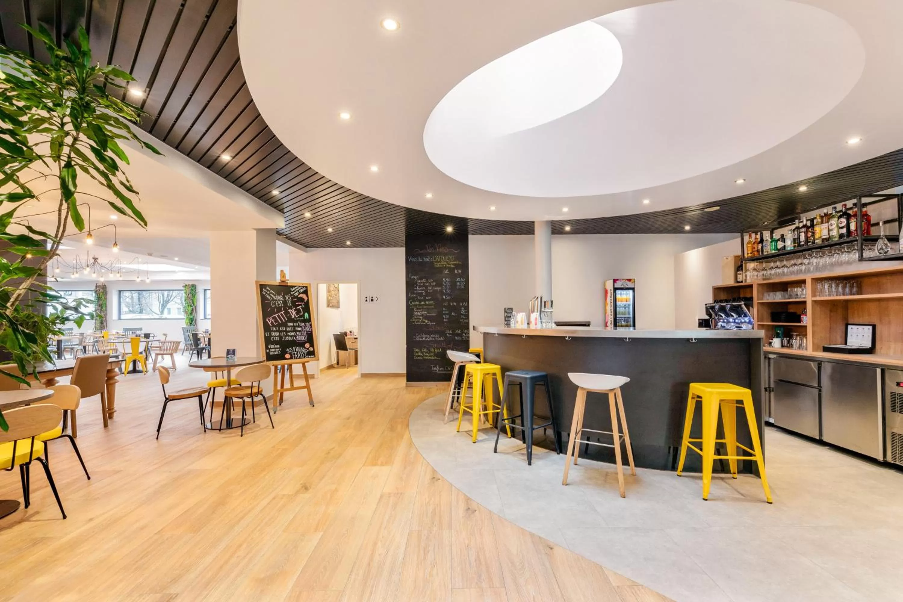 Lounge or bar in Campanile Martigny