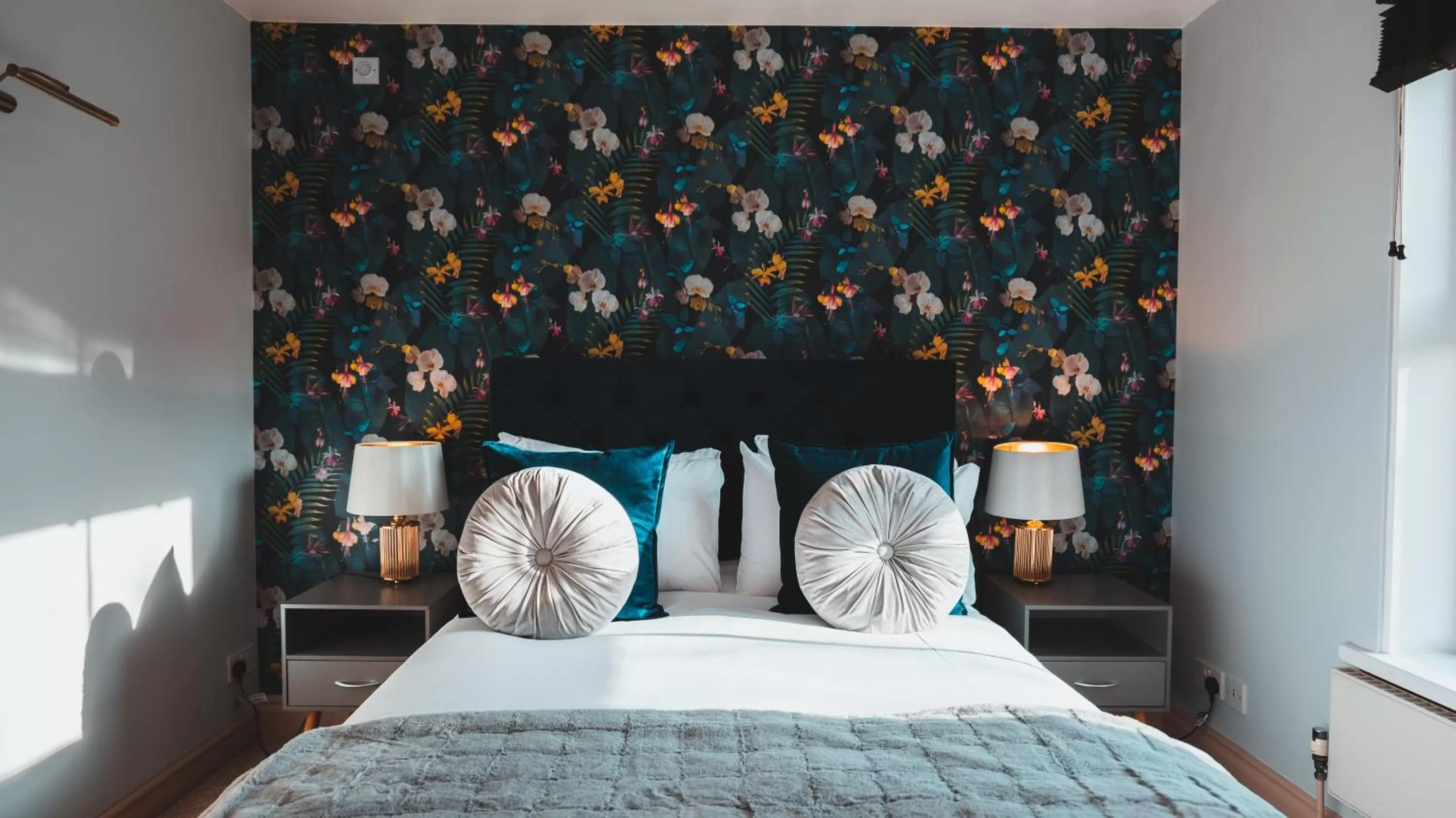 Bed in Stratford Limes Hotel