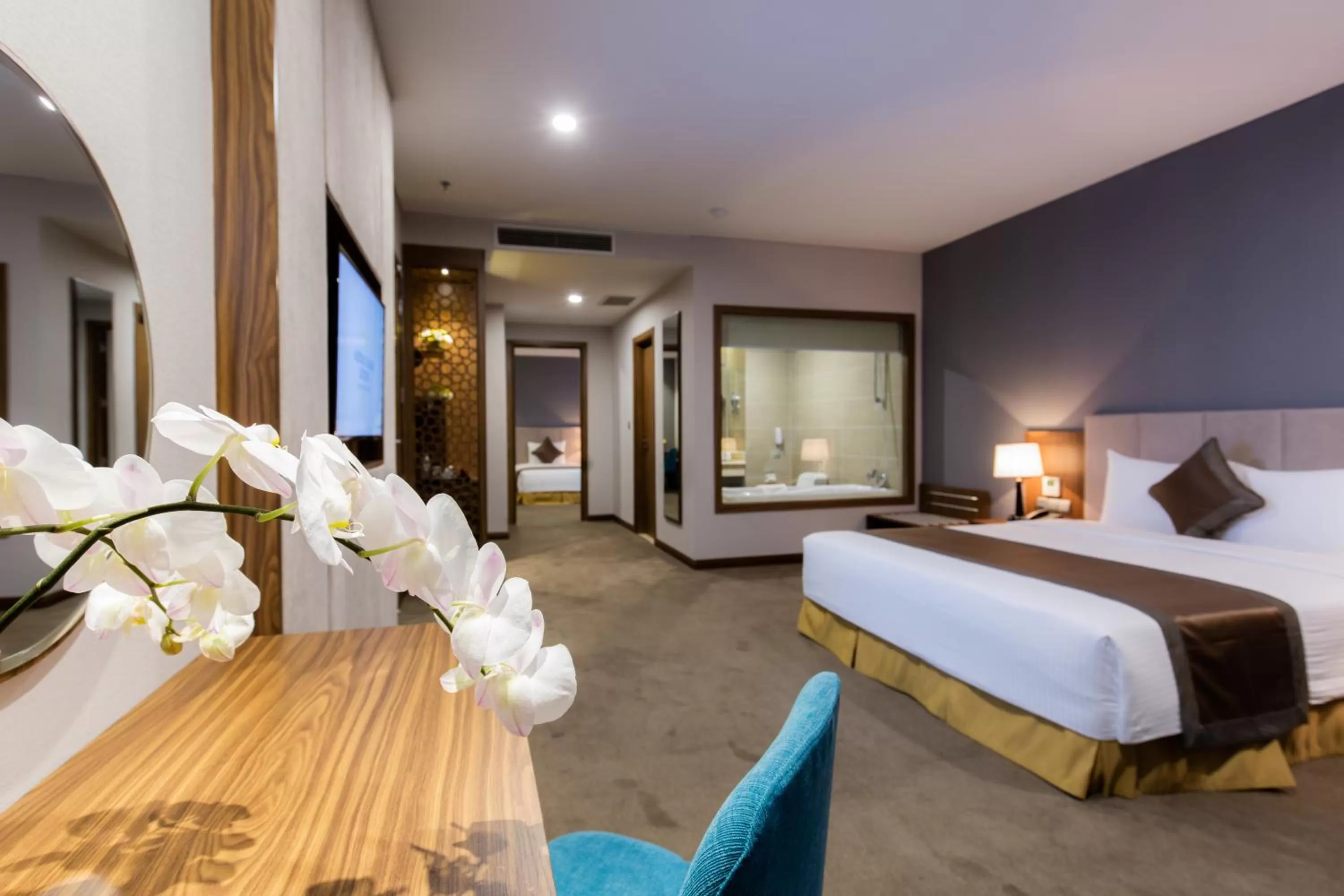 Photo of the whole room, Bed in Muong Thanh Luxury Vien Trieu Nha Trang