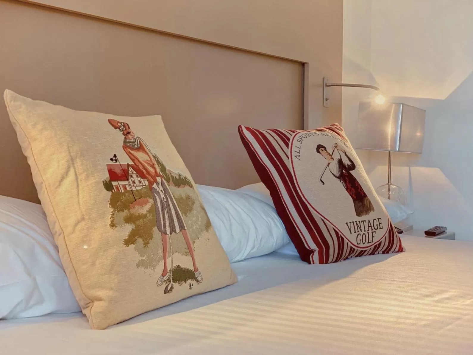 Bed in Hôtel Golf & Spa Château de la Bégude The Originals Collection